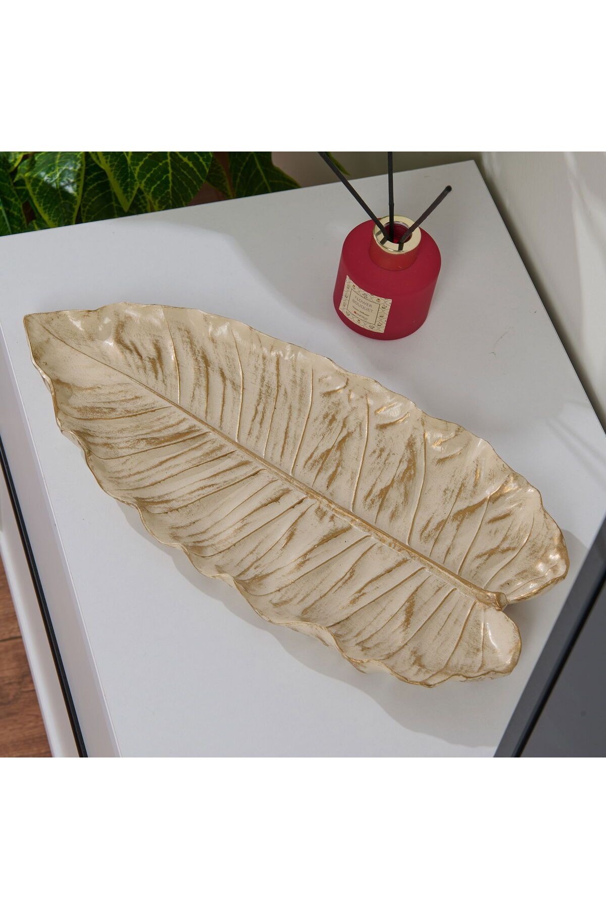 ASPARTAM Deco Leaf Dekoratif Tabak - Beyaz / Gold - 37x16 cm