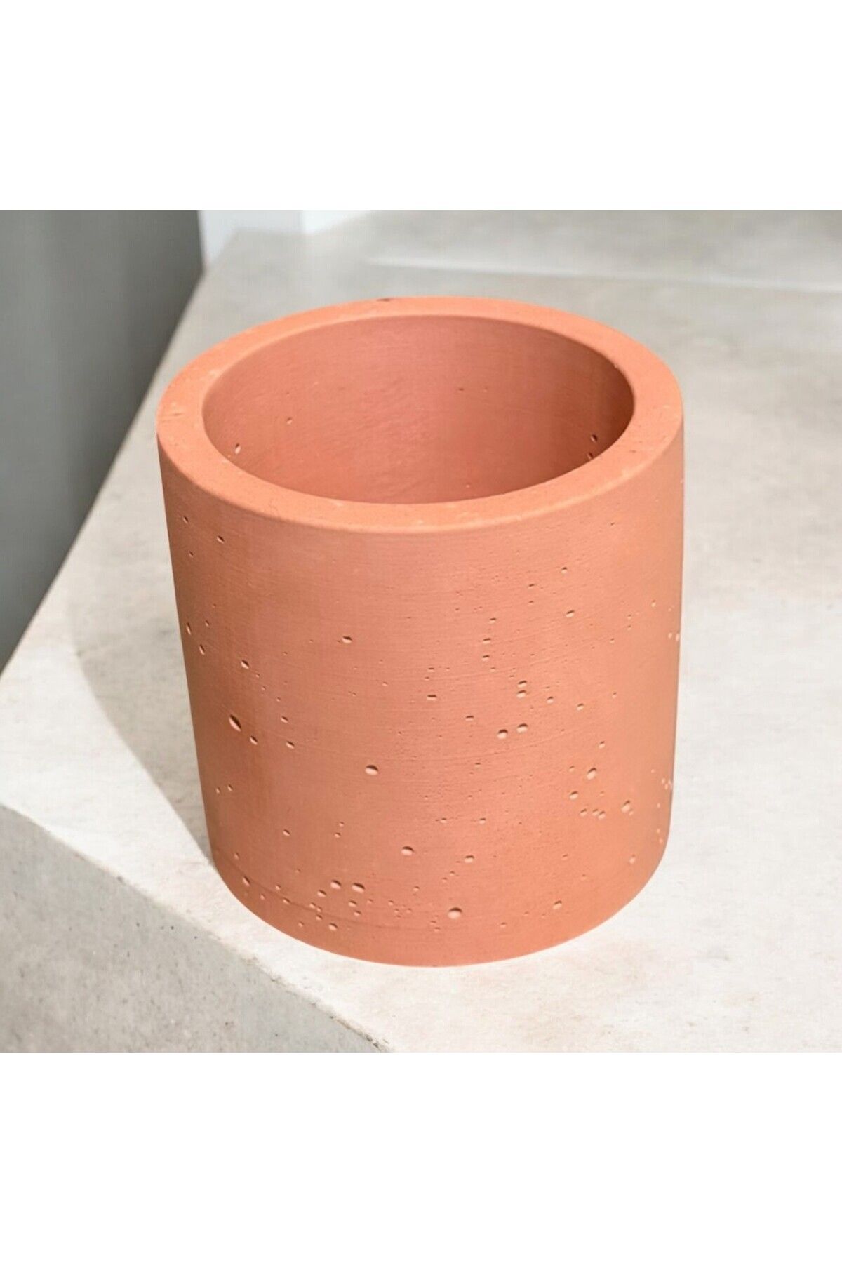 Saatistan Modern sade silindir beton saksı ve mumluk, şık ve doğal dekorasyon için ideal.