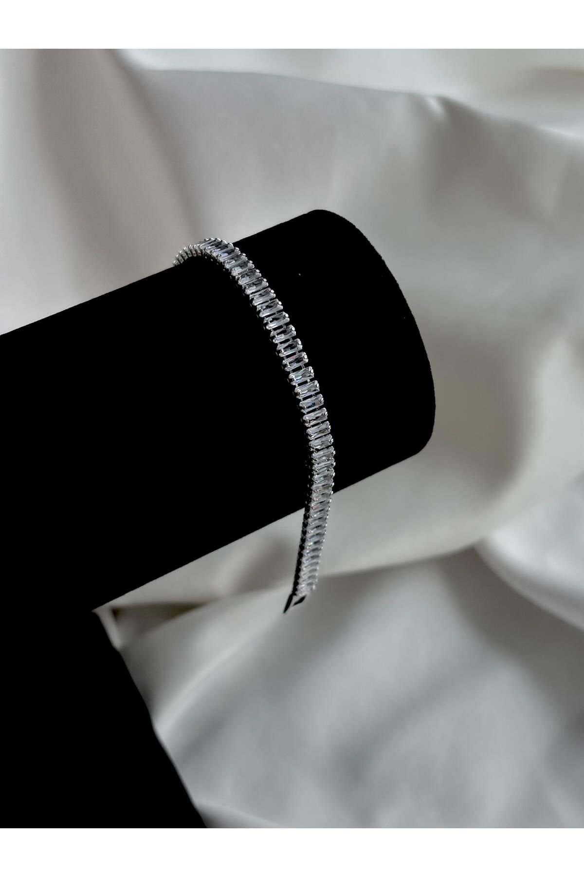 Bellamy Jewelry Kristal Taşlı Su Yolu Bileklik - Silver