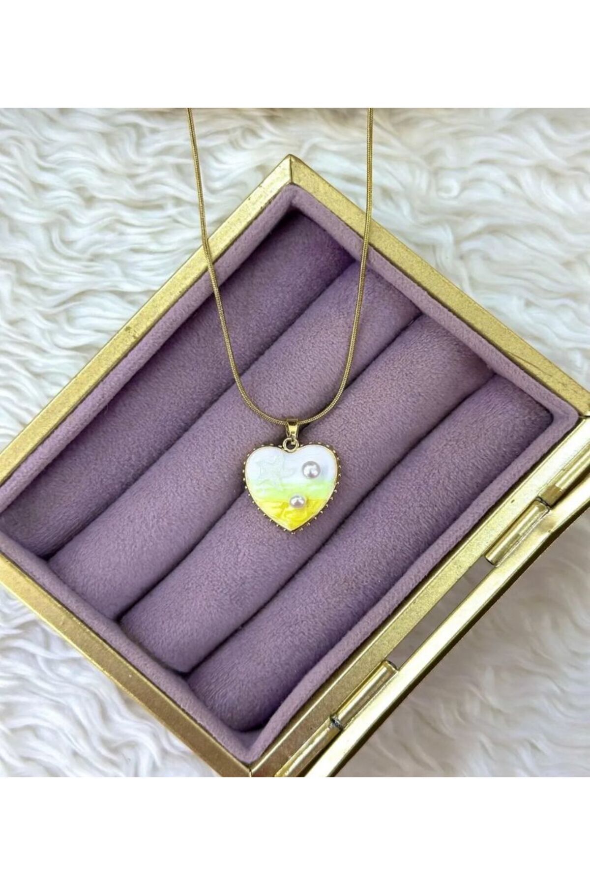 hy collection SARI YEŞİL ZEMİN ÜZERİNDE İNCİ VE DENİZ YILDIZI DETAYLI KOLYE