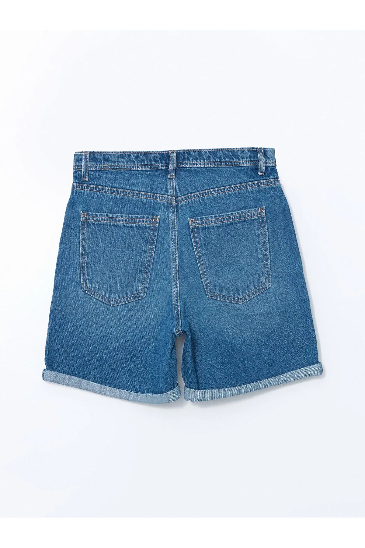 LC Waikiki Boyfriend Fit Yırtık Detaylı Kadın Jean Şort