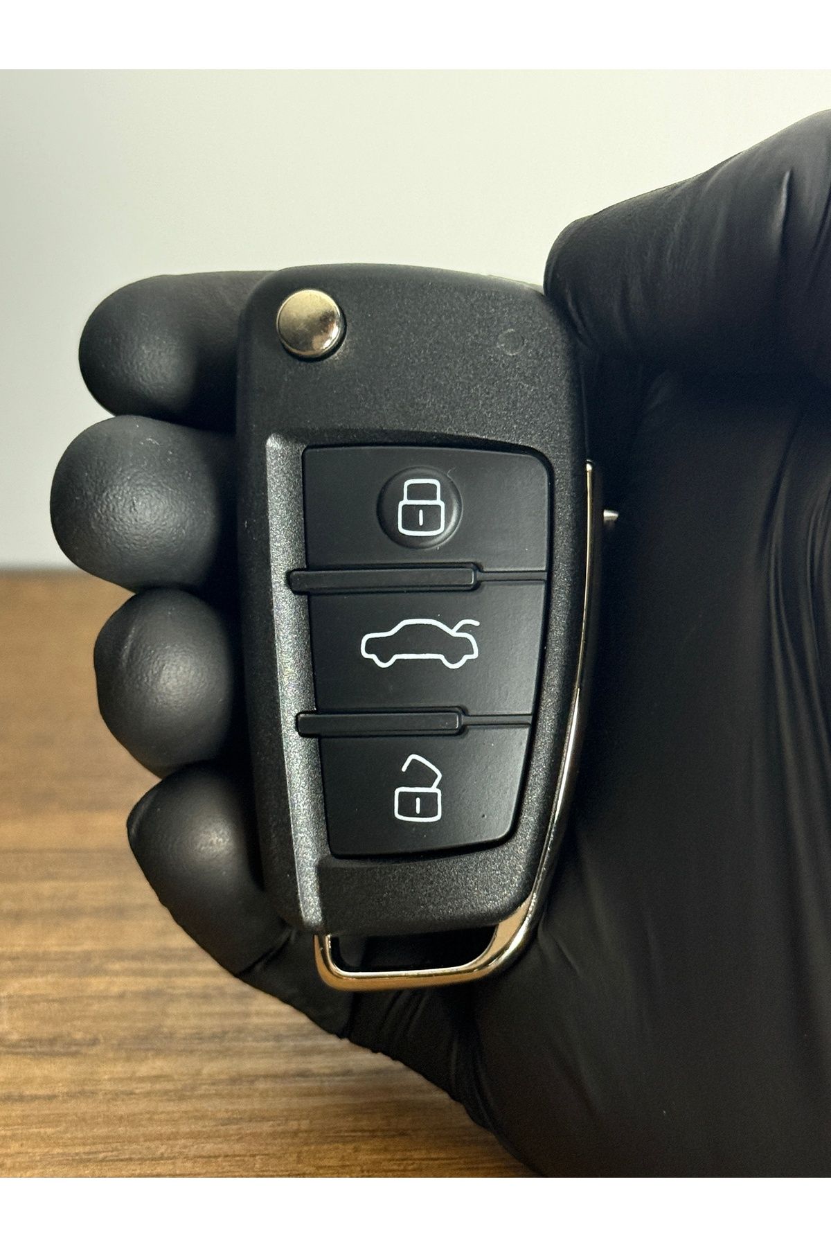 Mavi Keys Audi Q2, Q3 A3, A1,A4 Sustalı 3 Düğmeli Anahtar Kumanda Kabı (Yeni Model Pil Yataklı)
