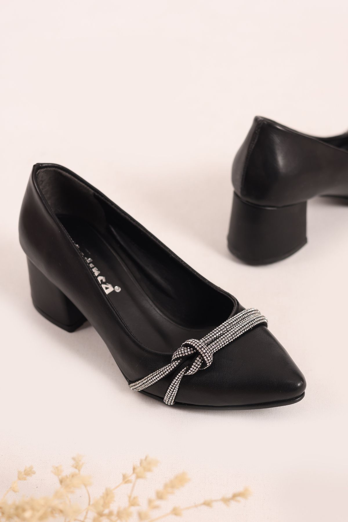 SHOESSHOPS Taşlı Kalın Blok Topuklu Kadın Klasik Topuklu Ayakkabı
