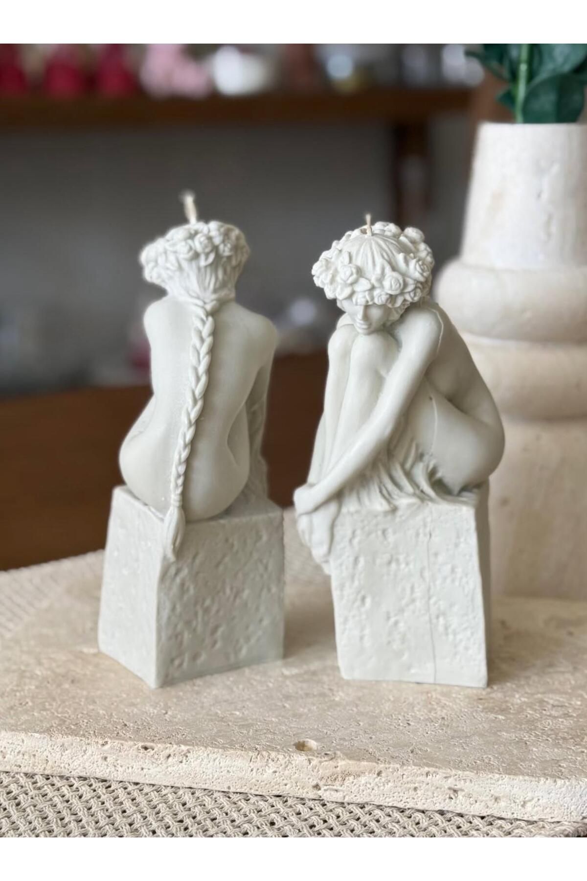 SCA CANDLE Dekoratif Mum Taş üstünde oturan kadın Tekli ürün Kırık Beyaz
