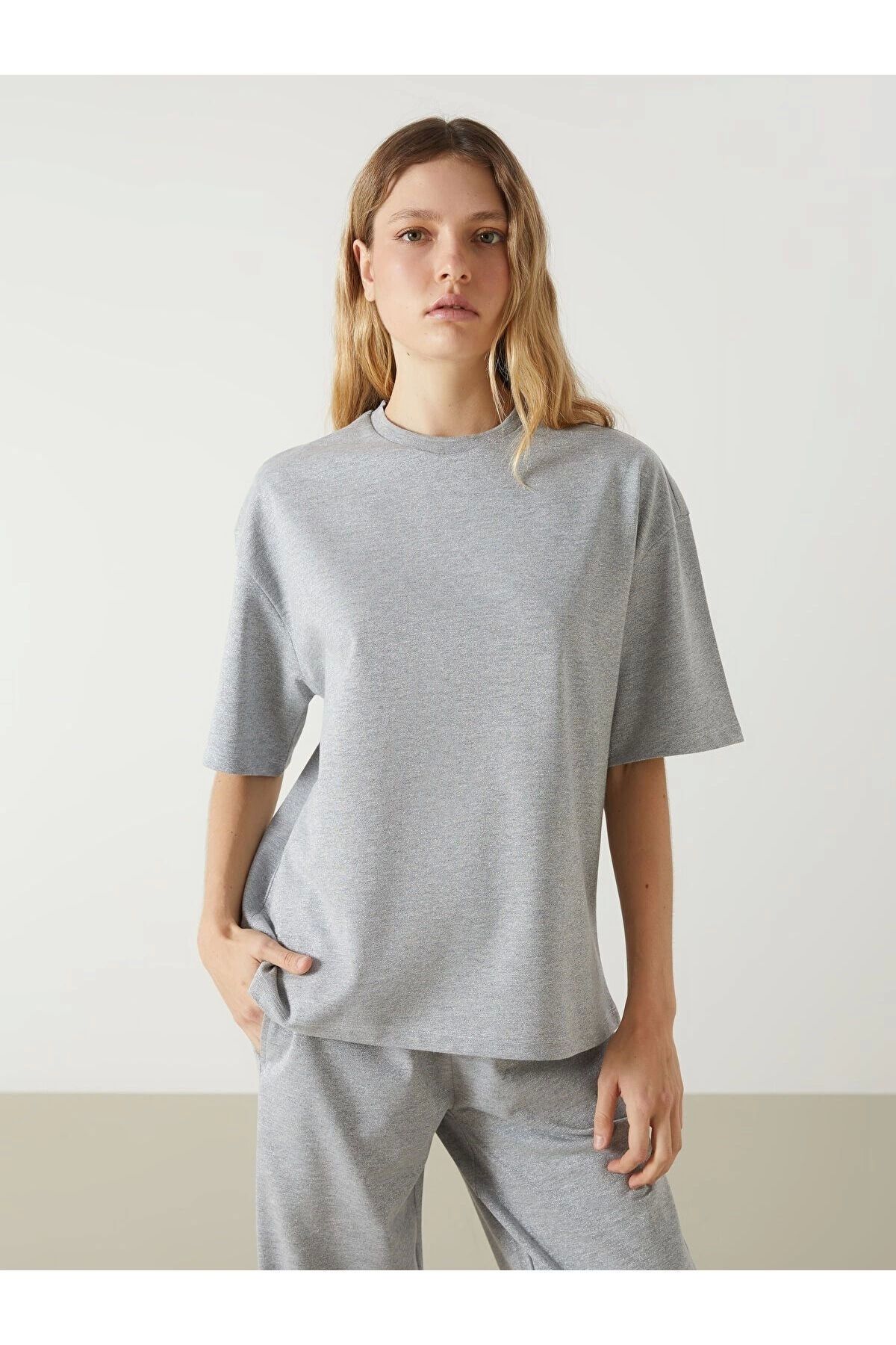 LC Waikiki LCWAIKIKI Bisiklet Yaka Oversize Kadın Tişört