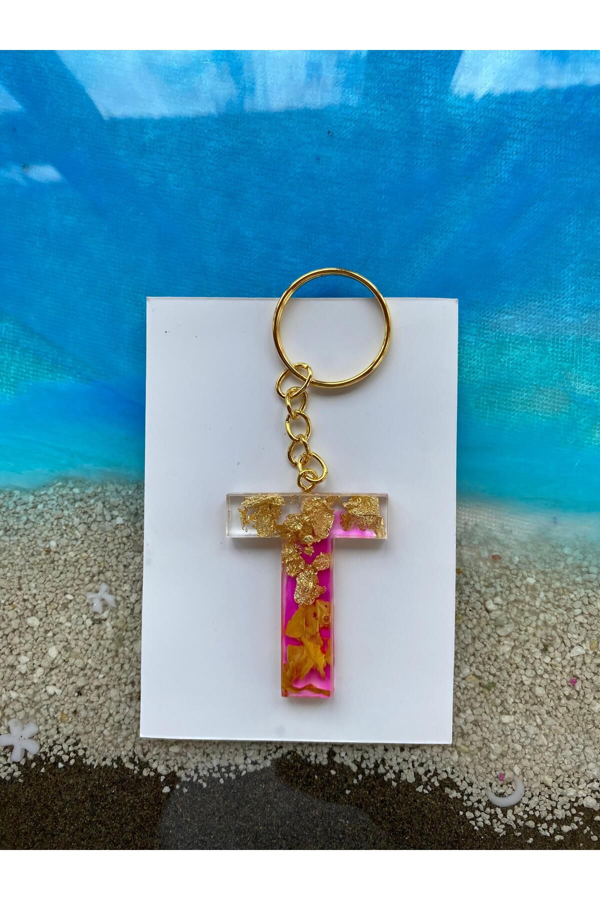 Yopoksi Desing EPOKSİ T HARFİ ALTIN VARAKLI, ÇİÇEK YAPRAKLI PEMBE ANAHTARLIK