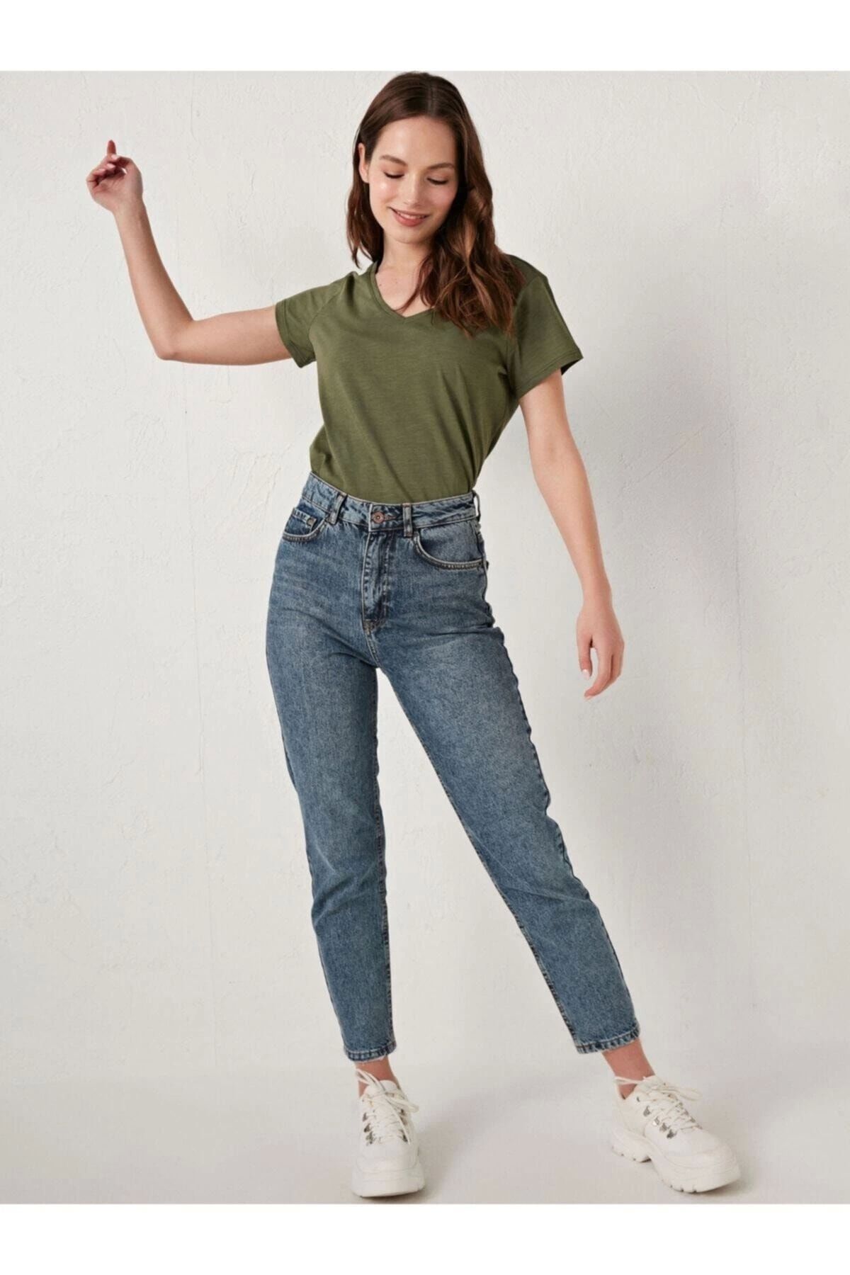 LC Waikiki LCWAIKIKI Your Fashion Style'dan Kadın Haki Tişört V Yaka Düz Kısa Kollu Basic