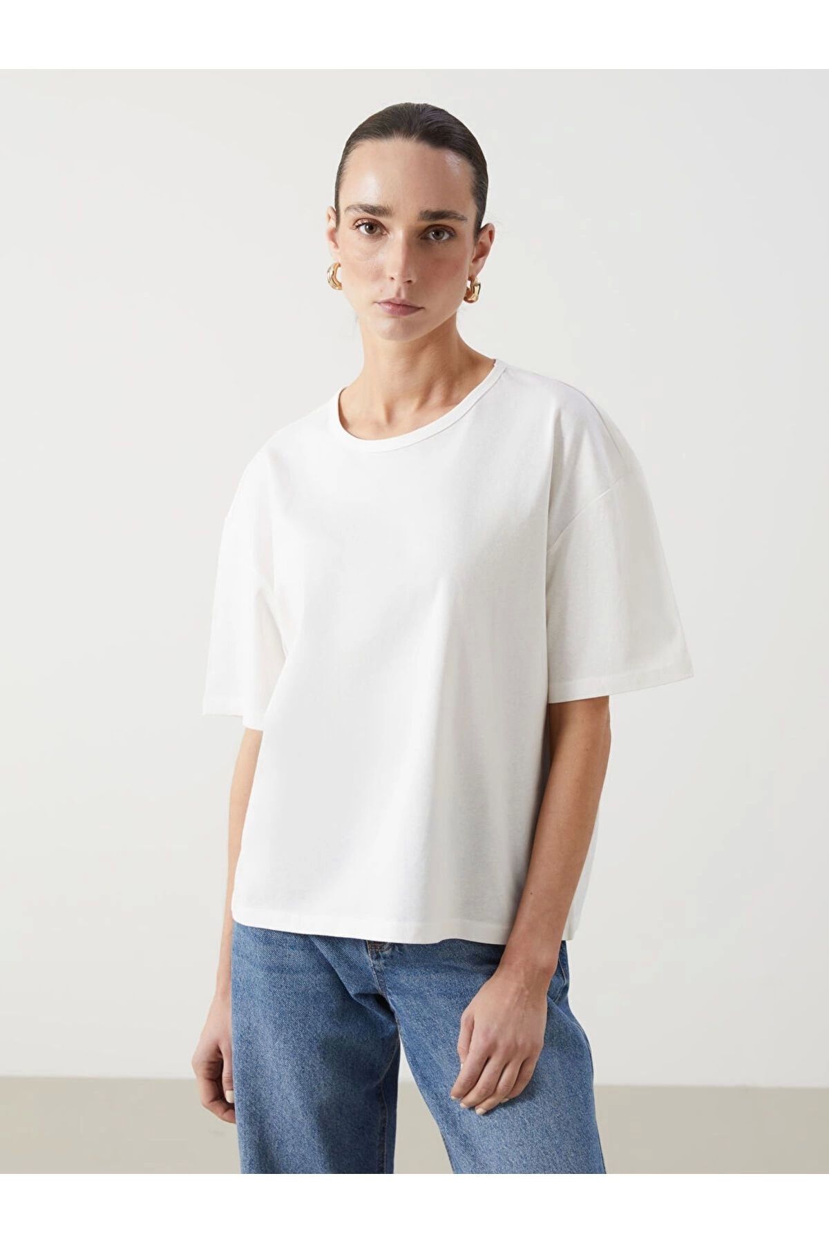 LC Waikiki LCWAIKIKI Yeni Sezon Bisiklet Yaka Oversize Kadin Tisort - S5KR16Z8