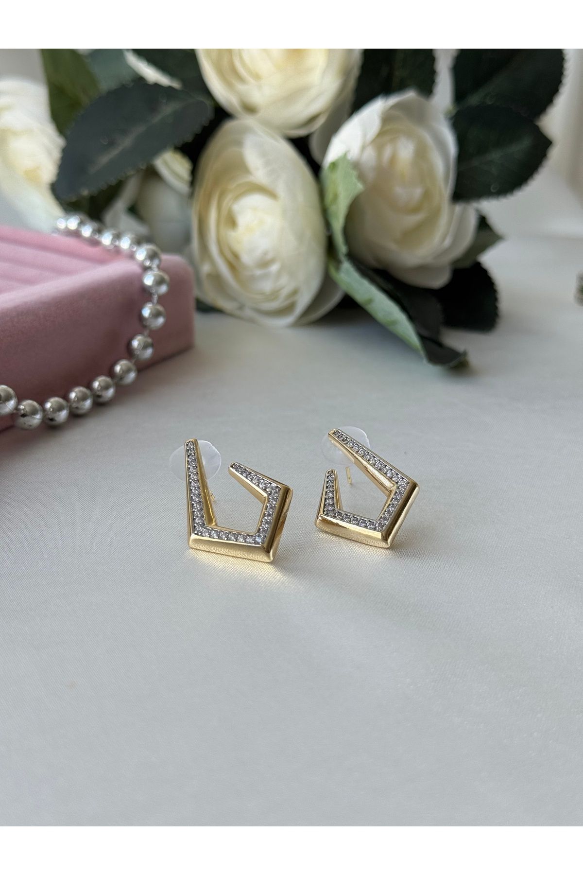 Jewerly Özel Seri Altın Renkli Zirkon Taşlı Geometrik Şekilli Rodyum Kaplama VIP Küpe