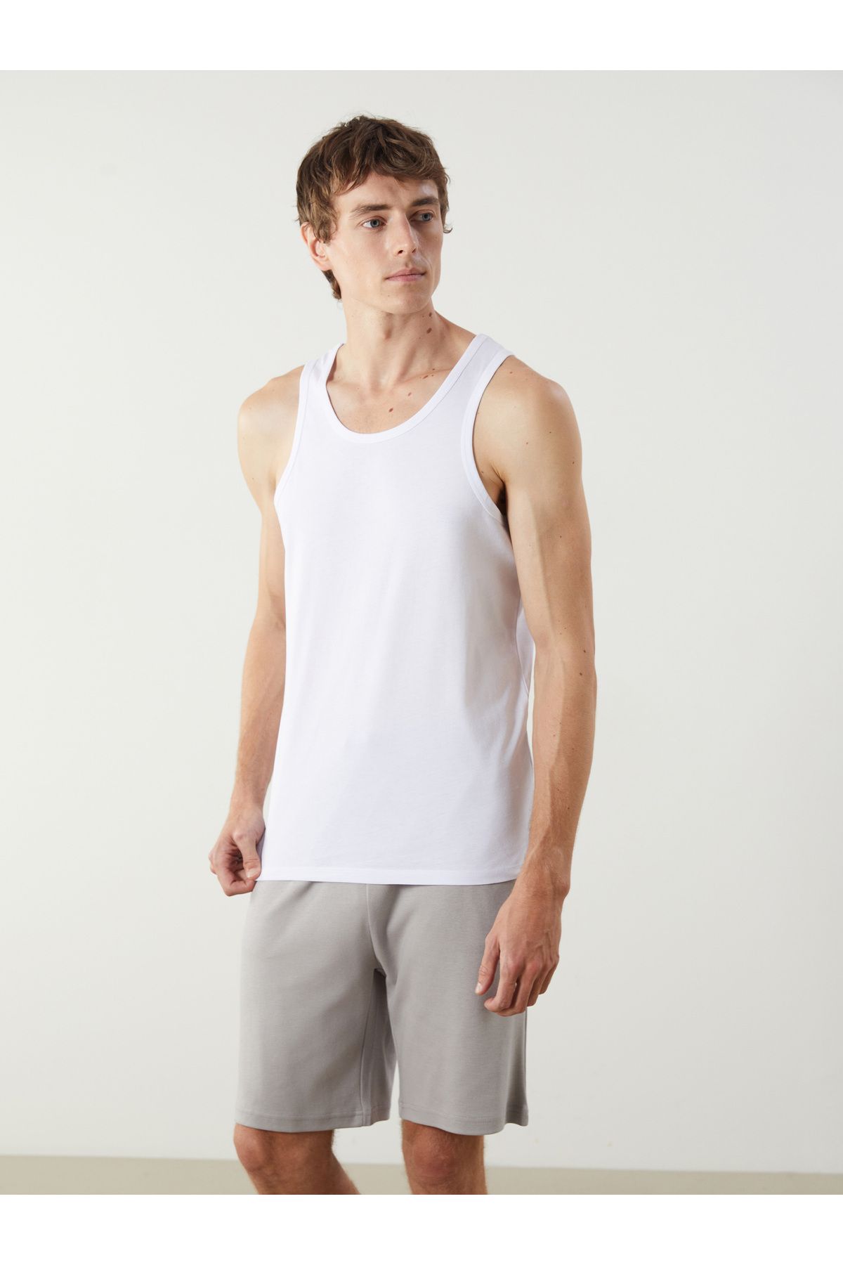 LC Waikiki-Tricou pentru bărbați din bumbac pieptănat cu gât în ​​U, pachet de 3 3