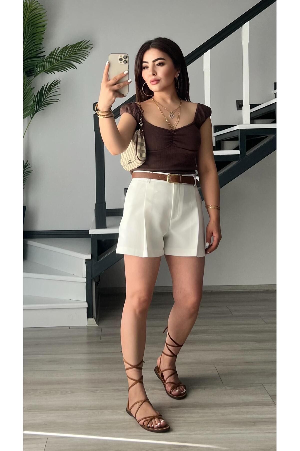 Oslove Beyaz Pilili Kemerli Şort