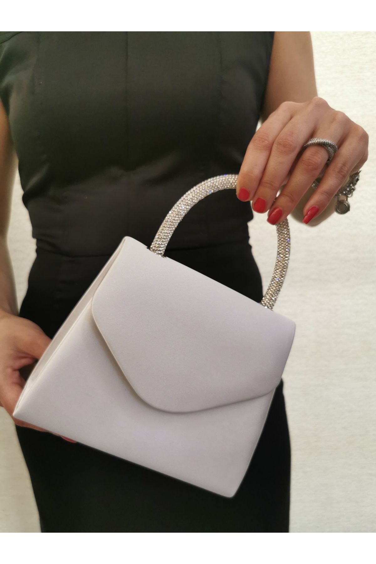 BEEGİ CONCEPT KADIN SATEN GÜMÜŞ ABİYE CLUTCH GECE ZİNCİRLİ DÜĞÜN ÇANTASI