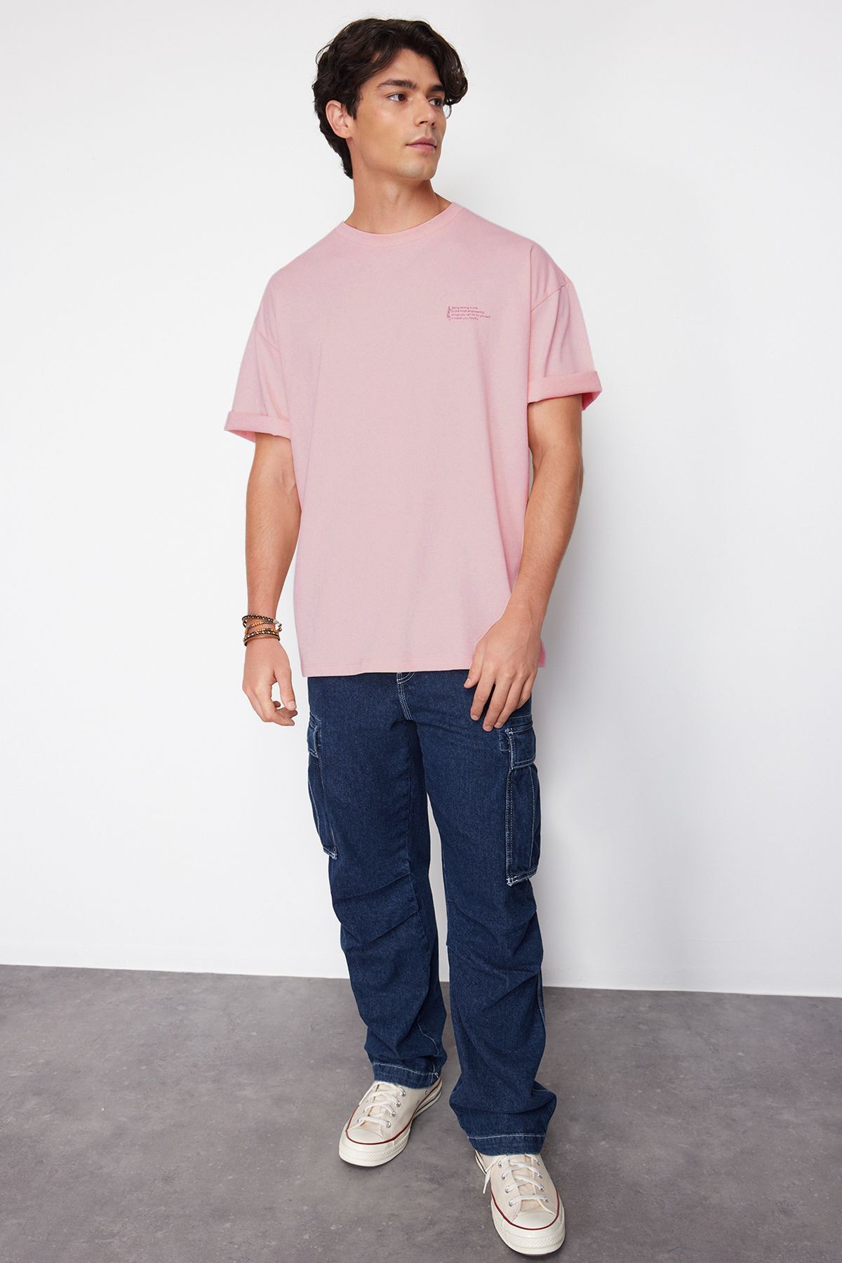 Trendyol Collection-100% bavlna Pudr Oversize Tričko s výstřihem Minimal Text Printed TMNSS23TS00084 4