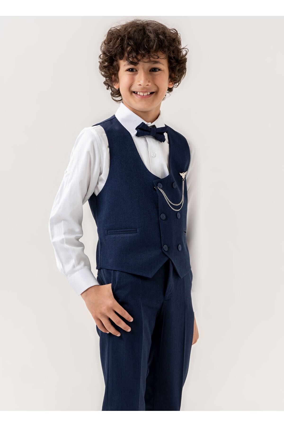 Atlas Kids Erkek Çocuk Smokin Takım Elbise – Pantolonlu Yelekli Papyonlu Gömlekli Zincirli 5’li Set fotoğrafı 5 (önizleme)