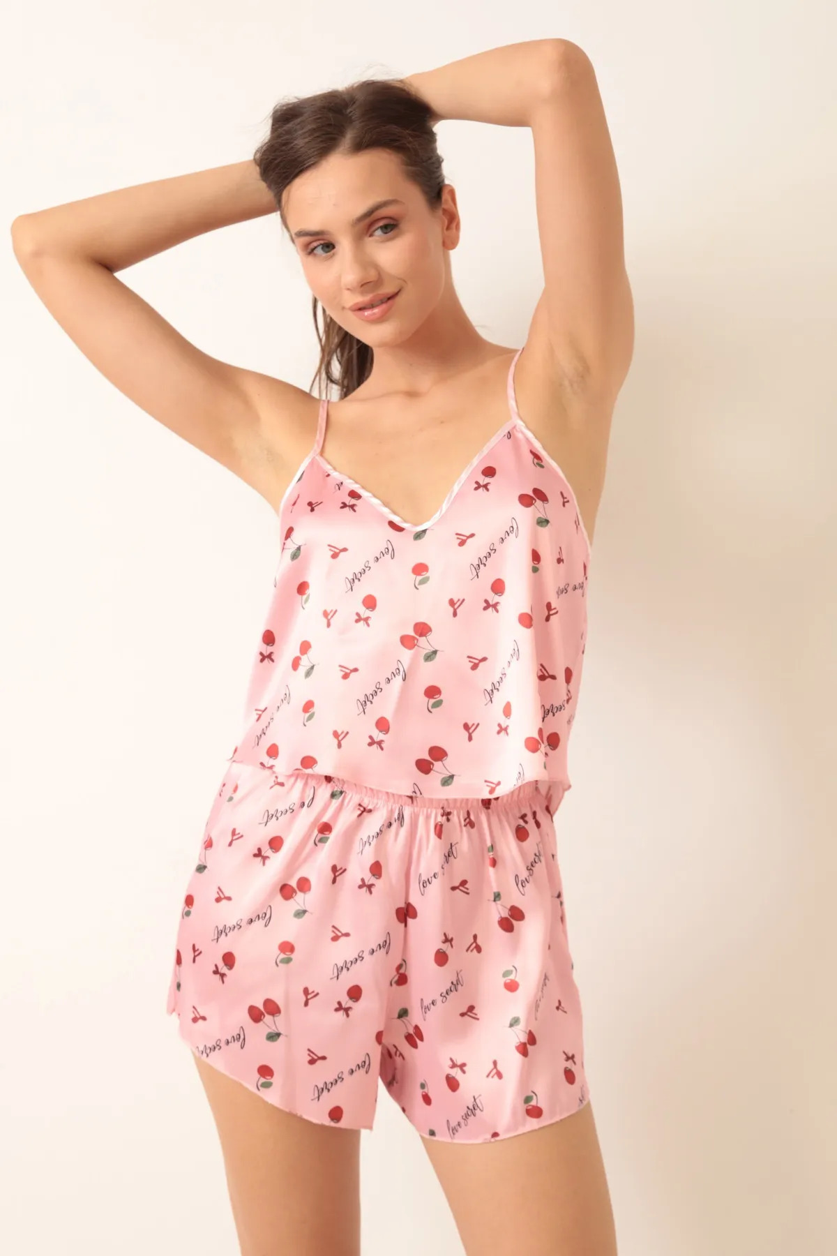 FEMYNA Desenli Ve Düz Saten Askılı Şortlu Takım Şık Pijama-Gecelik ve Sabahlık Kombini