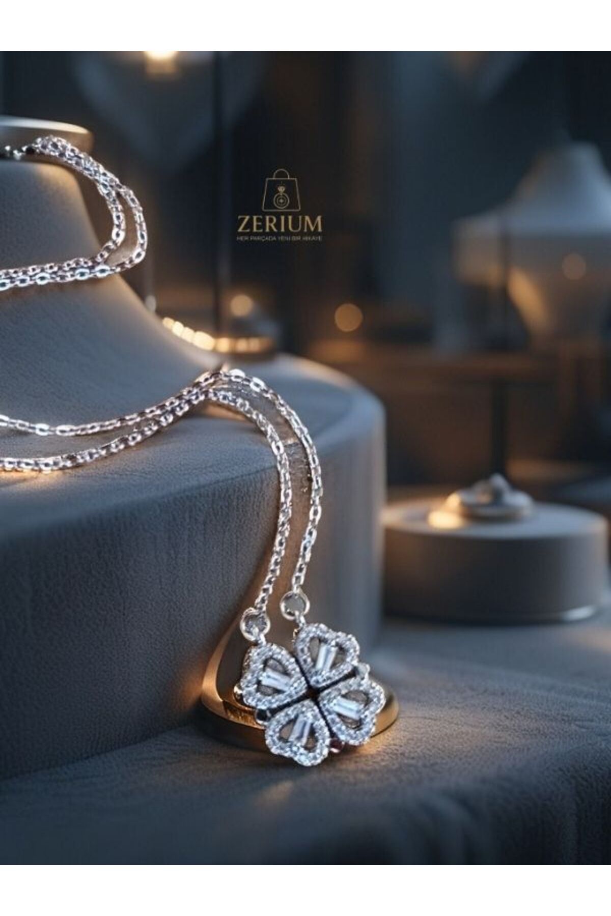 ZERİUM Gizli Kalplerin Sırrı – Mıknatıslı Açılır Çelik Yonca Kolye Sılver