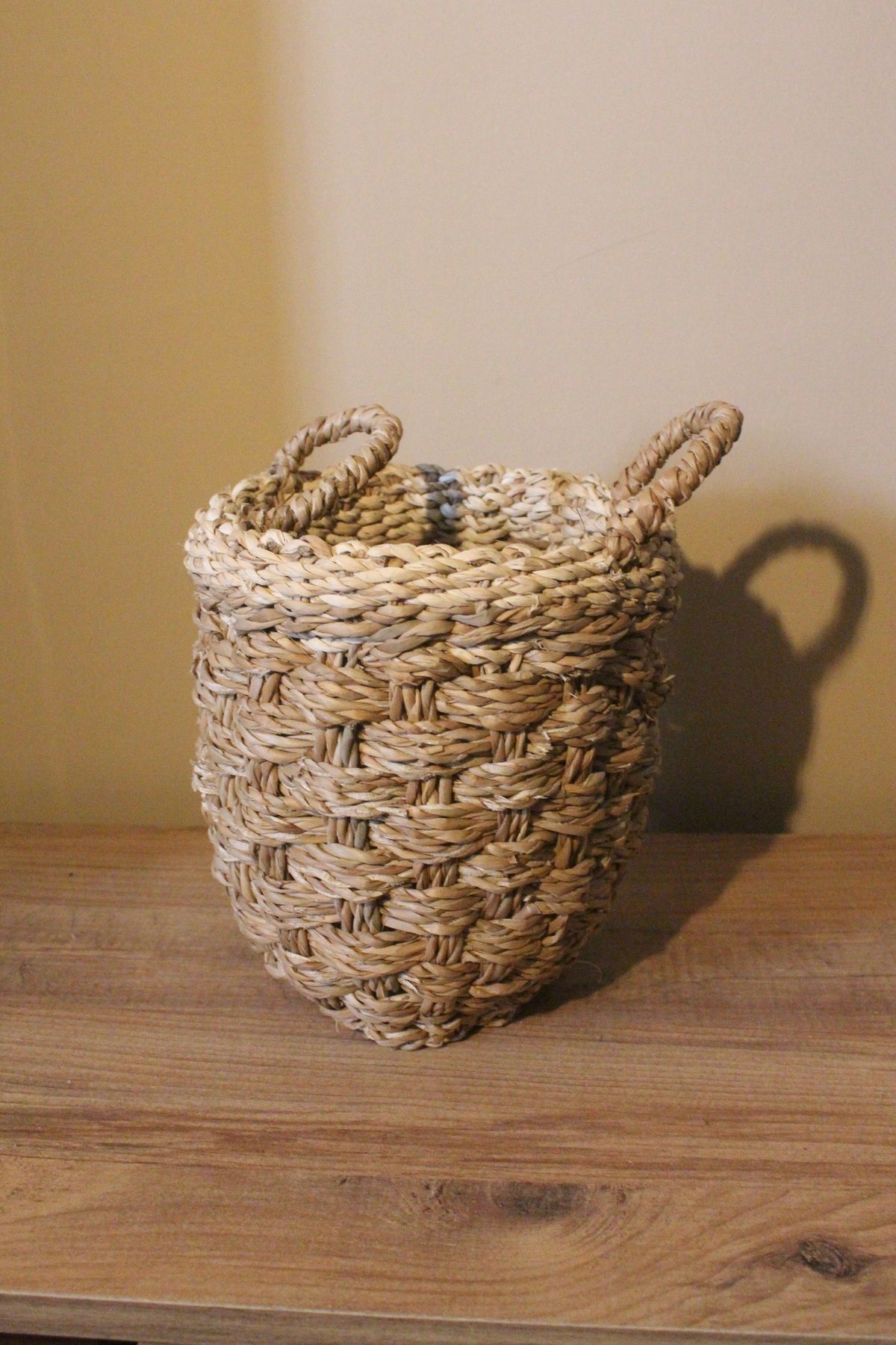 Paganca-Small Size Handle Thick Knitted Straw Basket with Cream Stripe on the Top 1