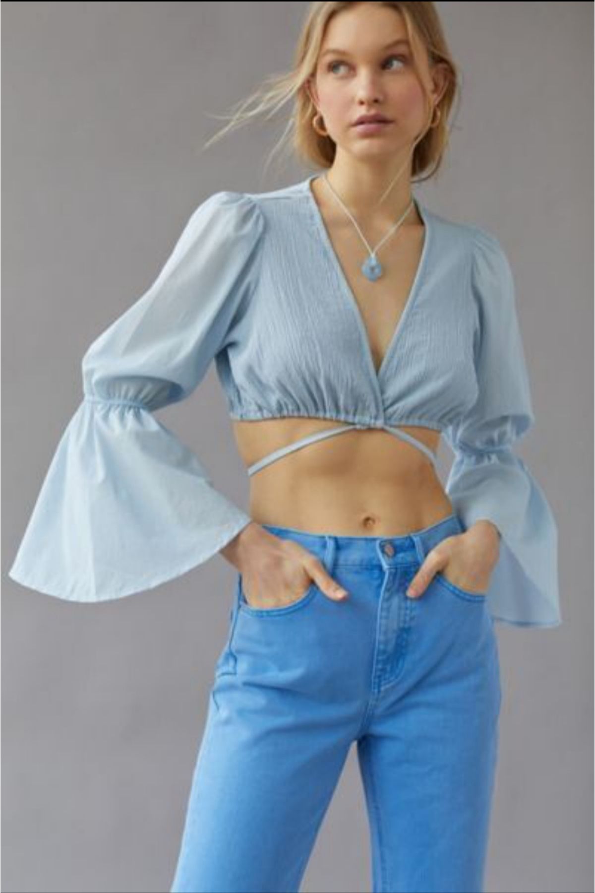 MAXLEVEL MODA ÖNÜ BAĞLAMALI KOLLARI POPLİN KISA BLUZ