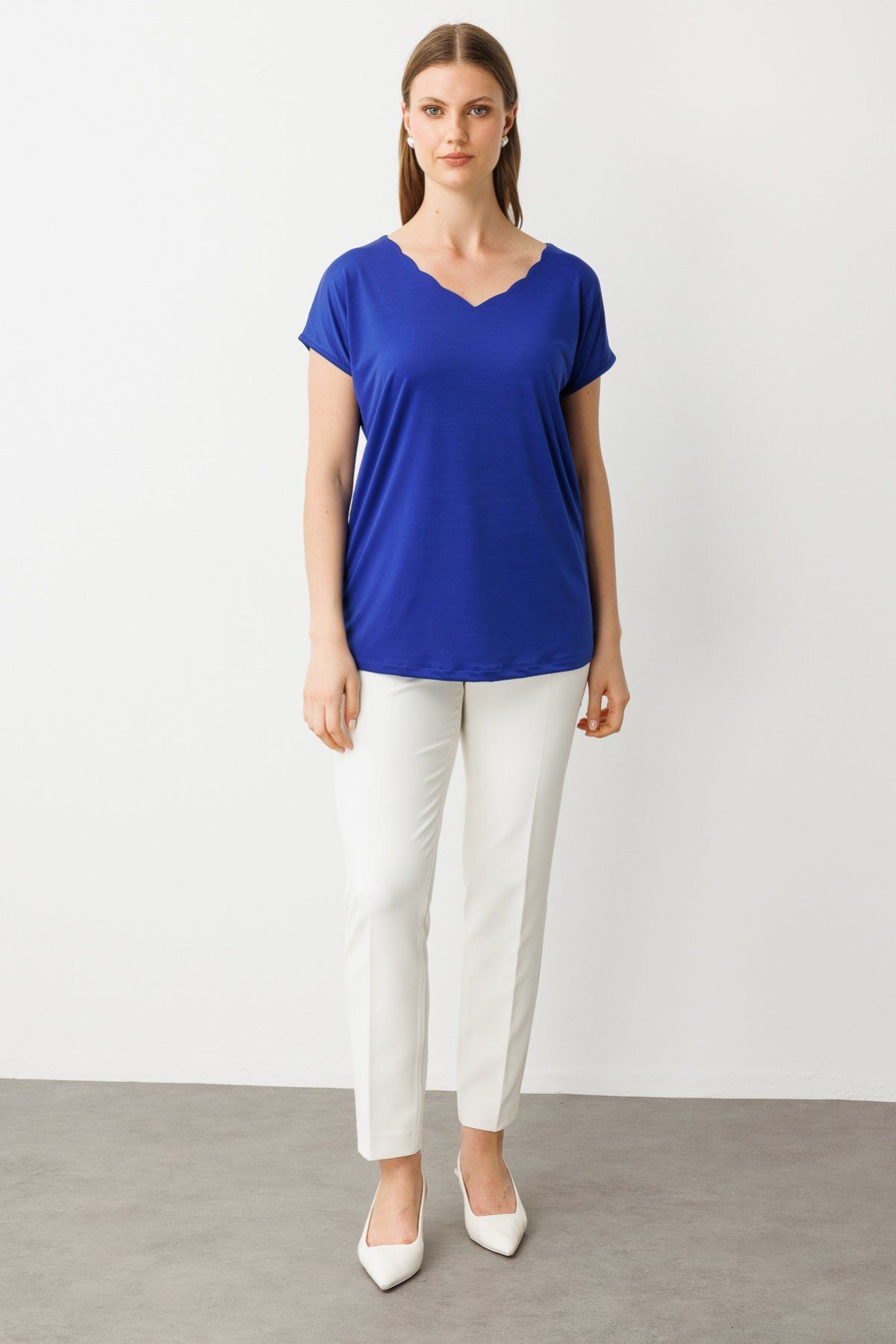 ON-Slice Collar Basic Blouse 2