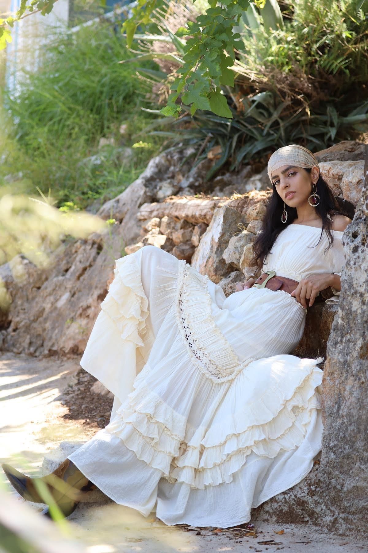 Şaman Butik Ekru Madonna Yaka İspanyol Kol Dantel Detaylı Gipeli Elbise
