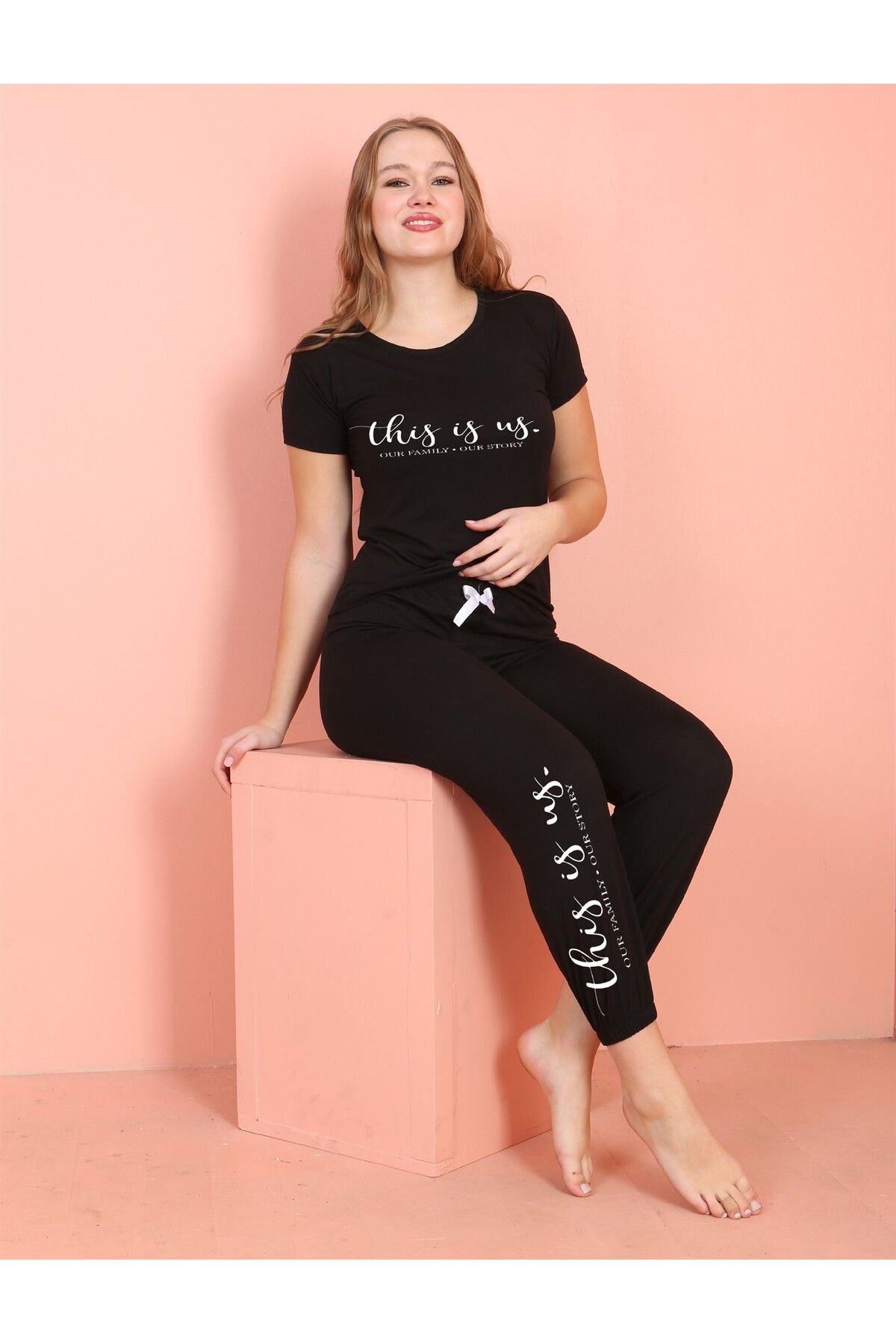 JENİKA Kadın Kısa Kollu Yazı Baskılı Paçası Lastikli Fiyonk Detaylı Spor Pijama Takım