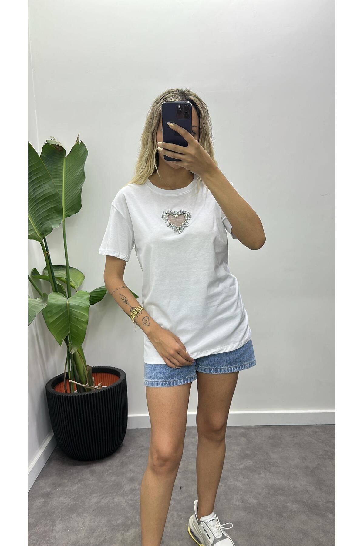Acar Boutique Taşlı Kalpli T-Shirt