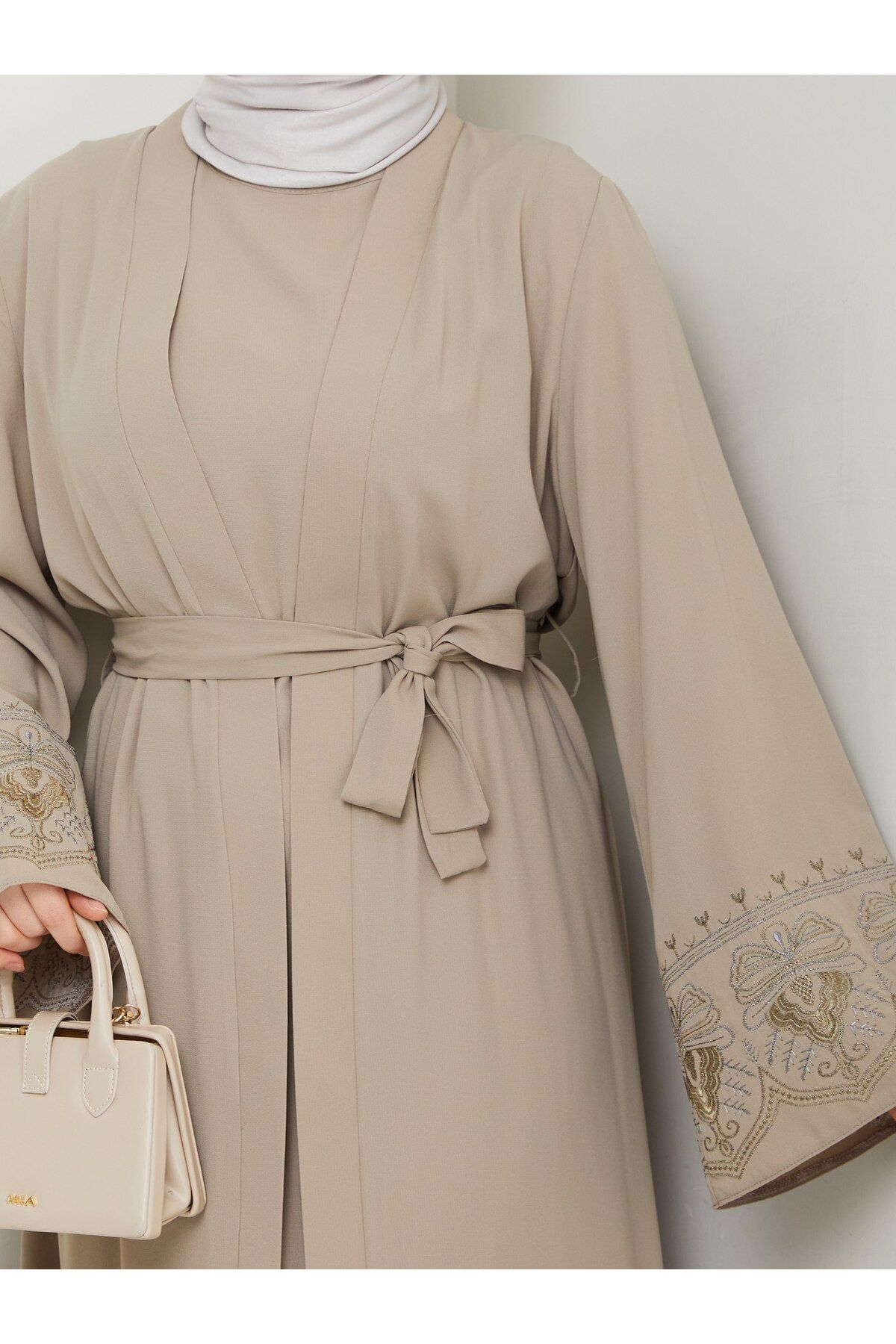 MUDUTEKSTİL İç Elbiseli Kolu Nakışlı Abaya Takım Bej