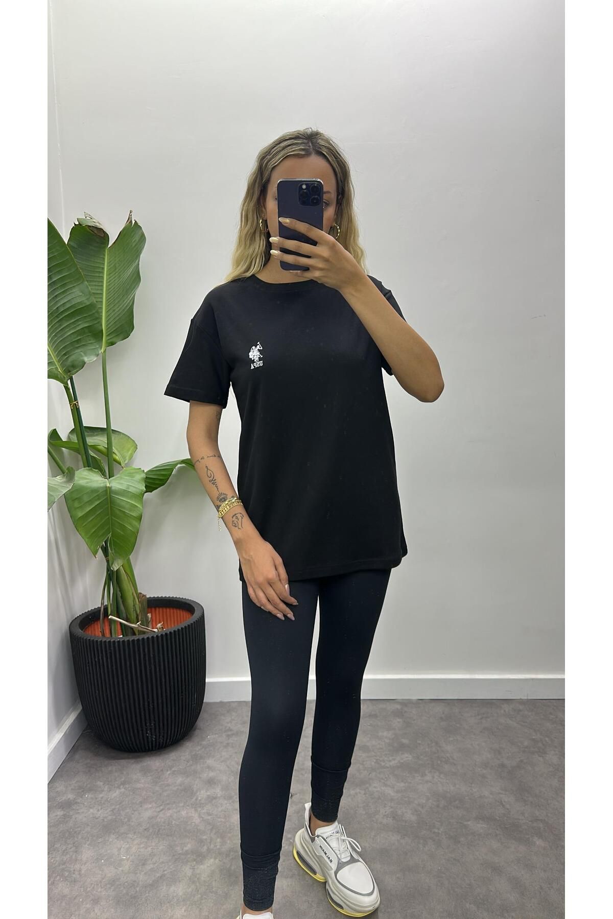Acar Boutique Uspa Basic T-Shirt