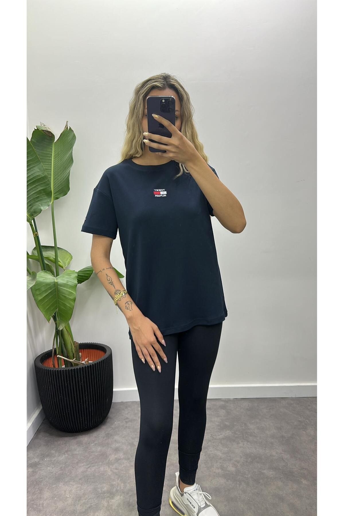 Acar Boutique Tommy Basic T-Shirt