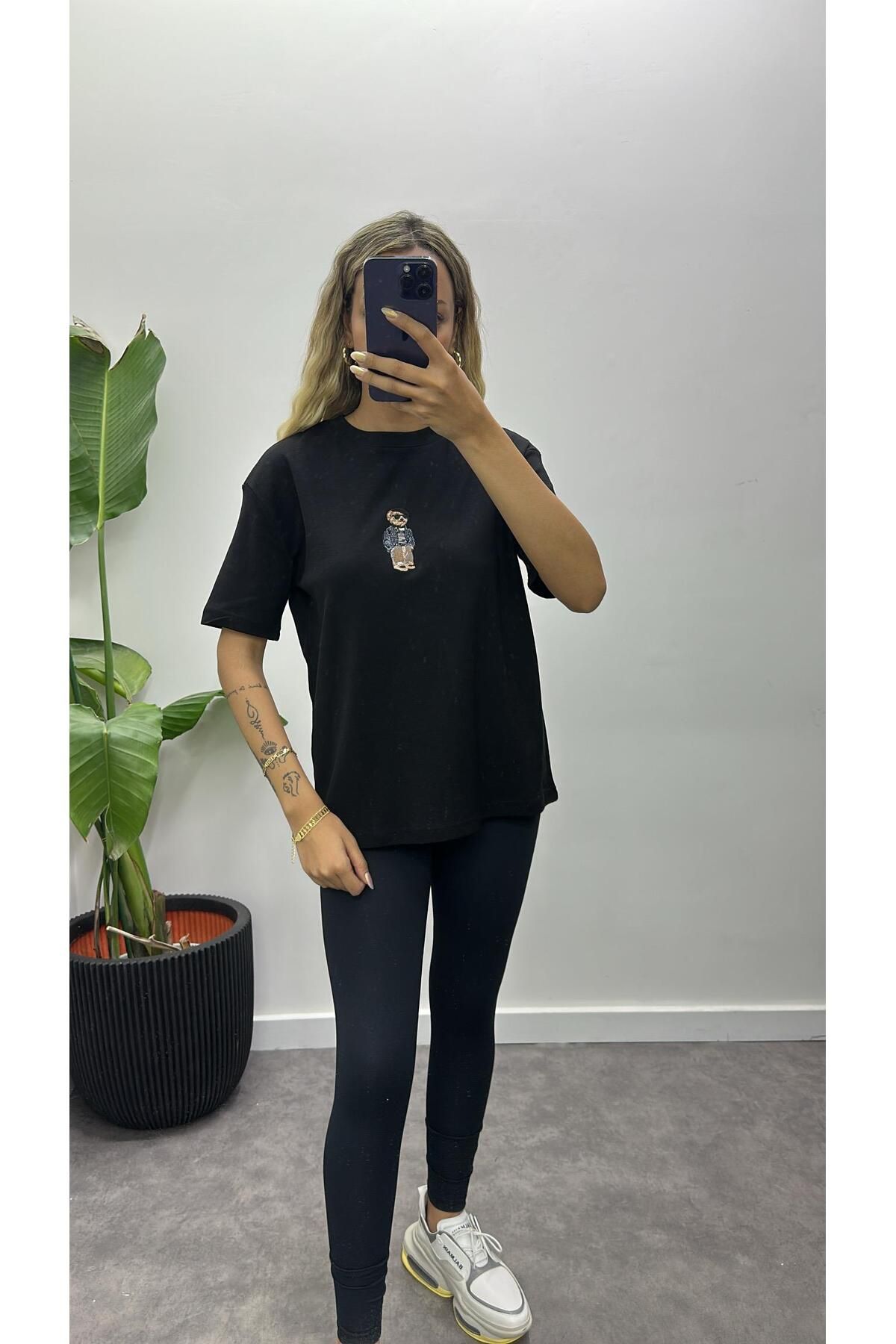 Acar Boutique Nakışlı Ayıcık İşlemeli T-Shirt