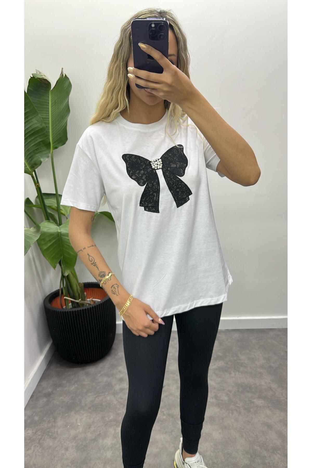 Acar Boutique Kurdele Taş Detay T-Shirt