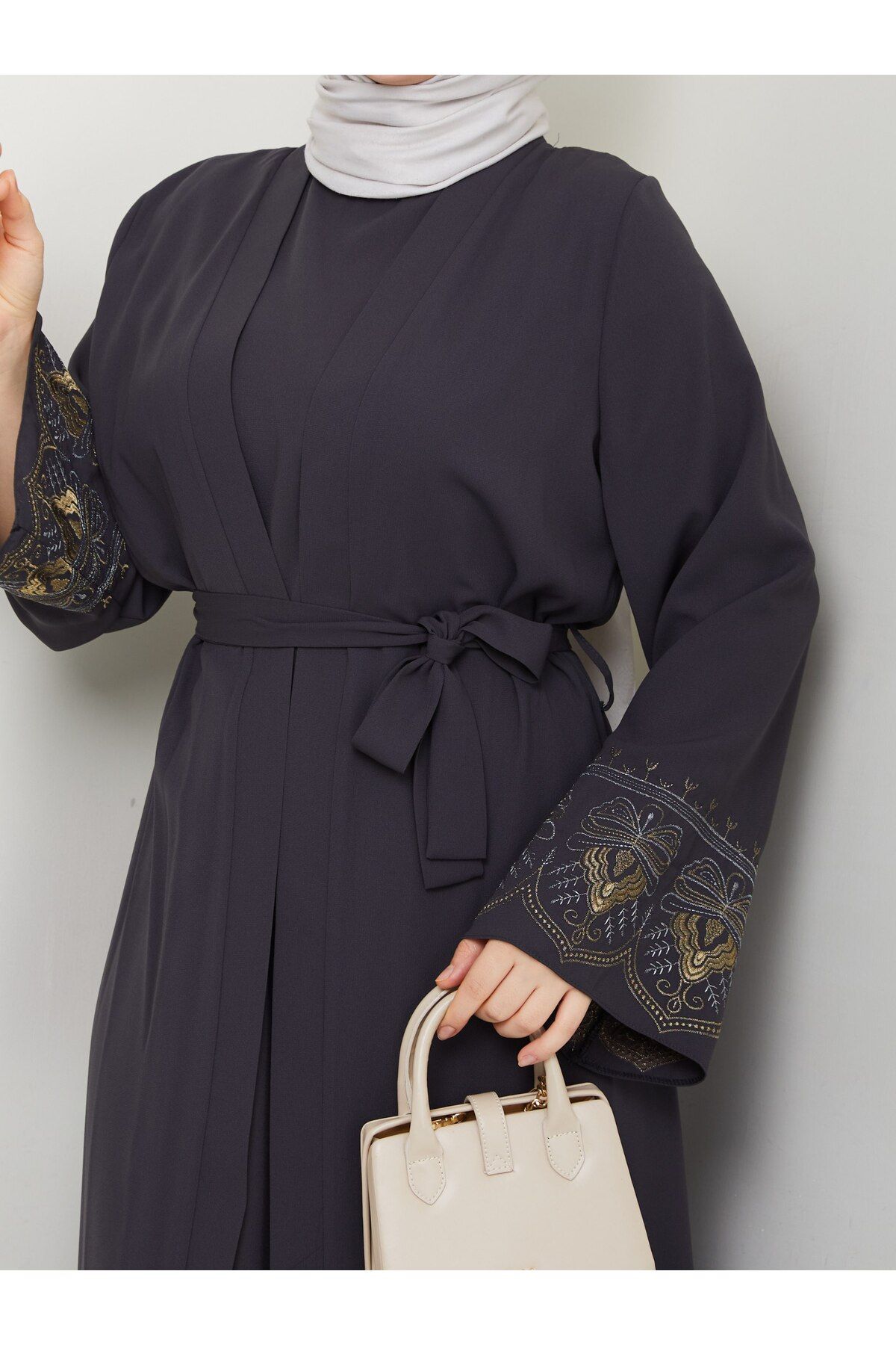 MUDUTEKSTİL İç Elbiseli Kolu Nakışlı Abaya Takım Gri