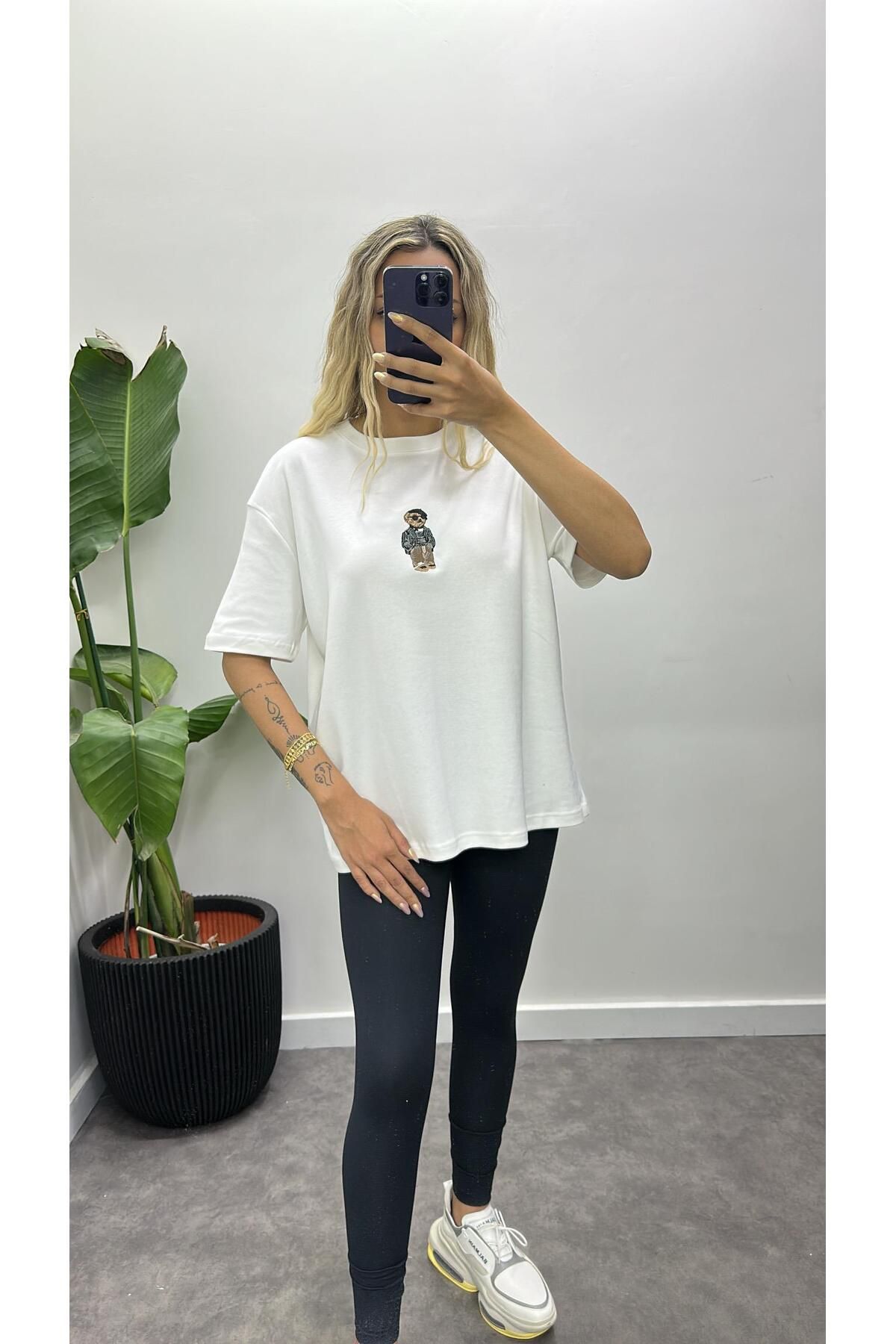 Acar Boutique Nakışlı Ayıcık İşlemeli T-Shirt
