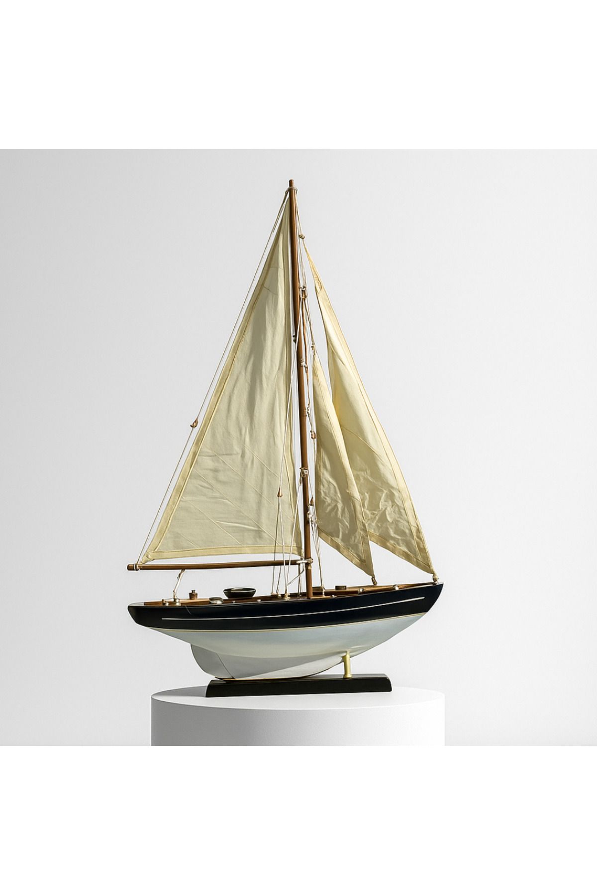 Modelce El Yapımı Dekoratif Yelkenli Ahşap Gemi Maket – Ahşap ve Kumaş Detaylı Tasarım (40-60CM)