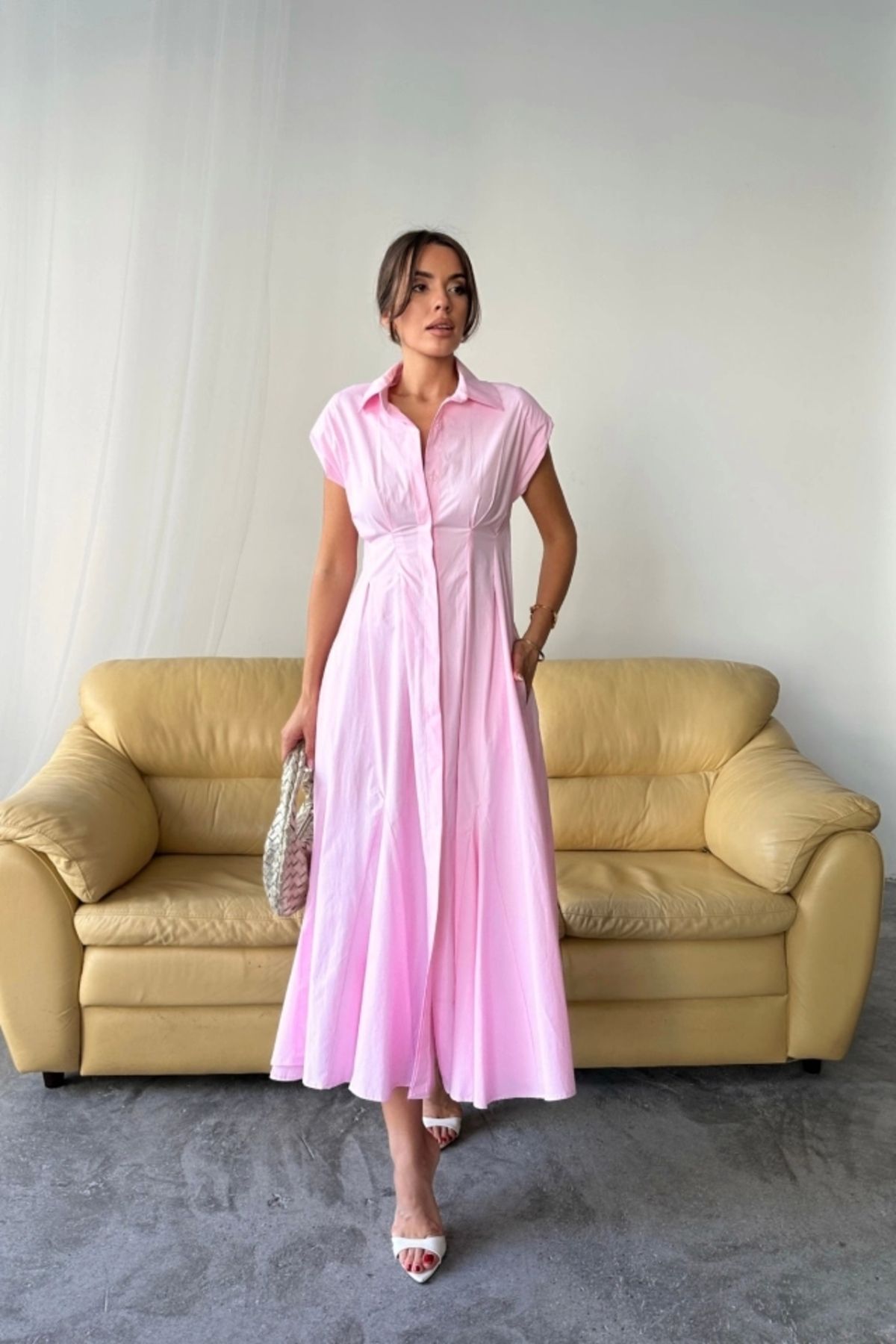 Butik KOLSUZ VATKALI ÖNDEN DÜĞMELİ BEL PENS DETAYLI POPLİN ELBİSE - Pembe