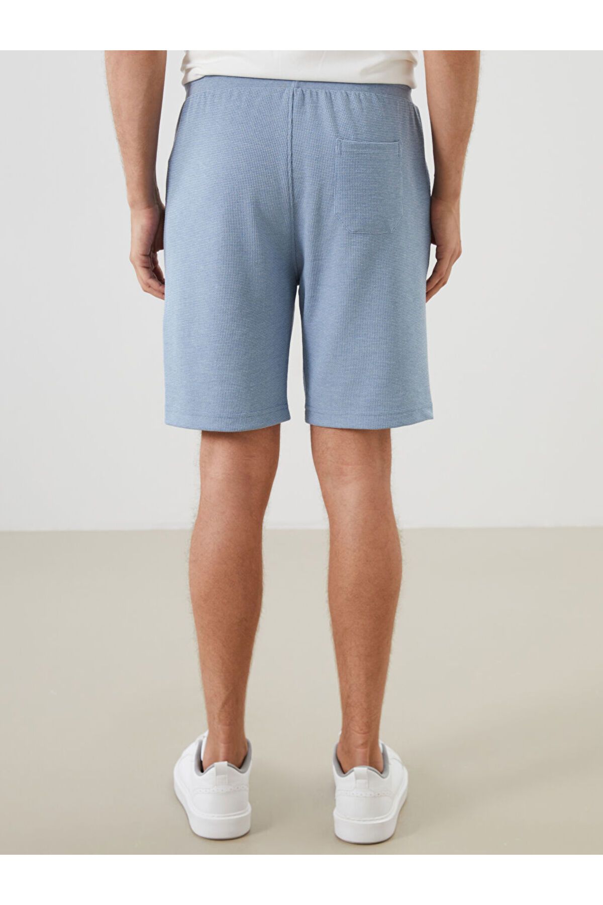 LC Waikiki-Create Your Style from Uzg Store |   Standard Fit Men's Shorts 5