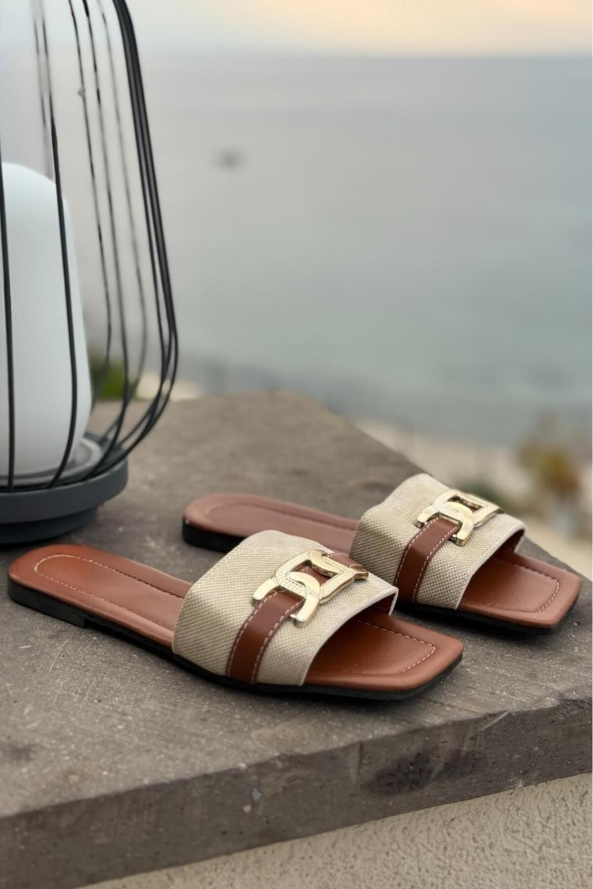 Melissa Boutique Kadın Krem Gold Toka Detaylı Yumuşak Tabanlı Yazlık Terlik