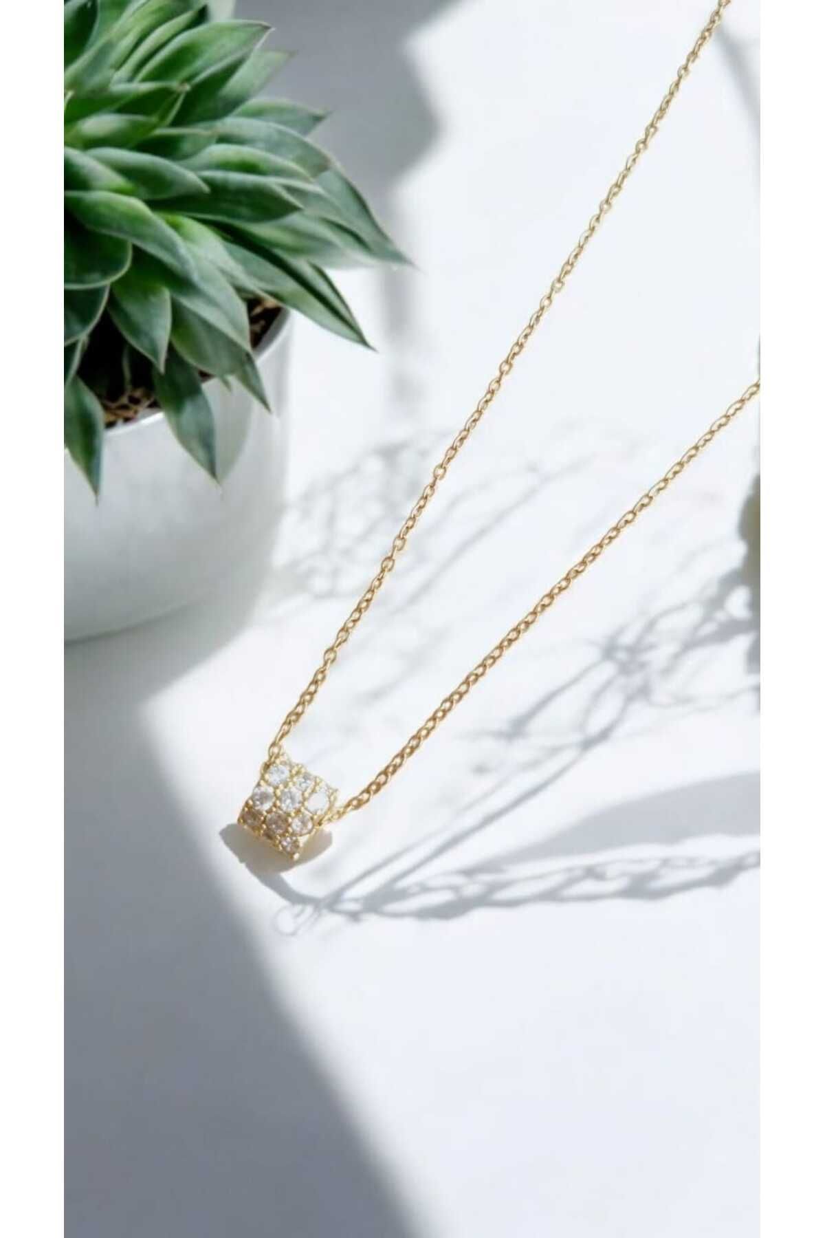 İNİTİUM VIP Seri Zirkon Taşlı Silindir Gold Kolye