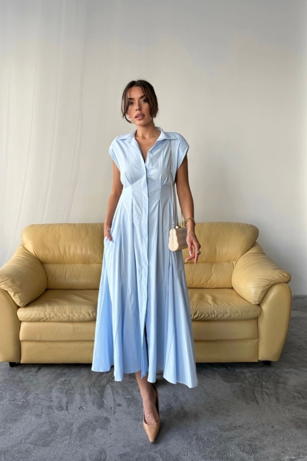 Butik KOLSUZ VATKALI ÖNDEN DÜĞMELİ BEL PENS DETAYLI POPLİN ELBİSE - Bebe Mavi