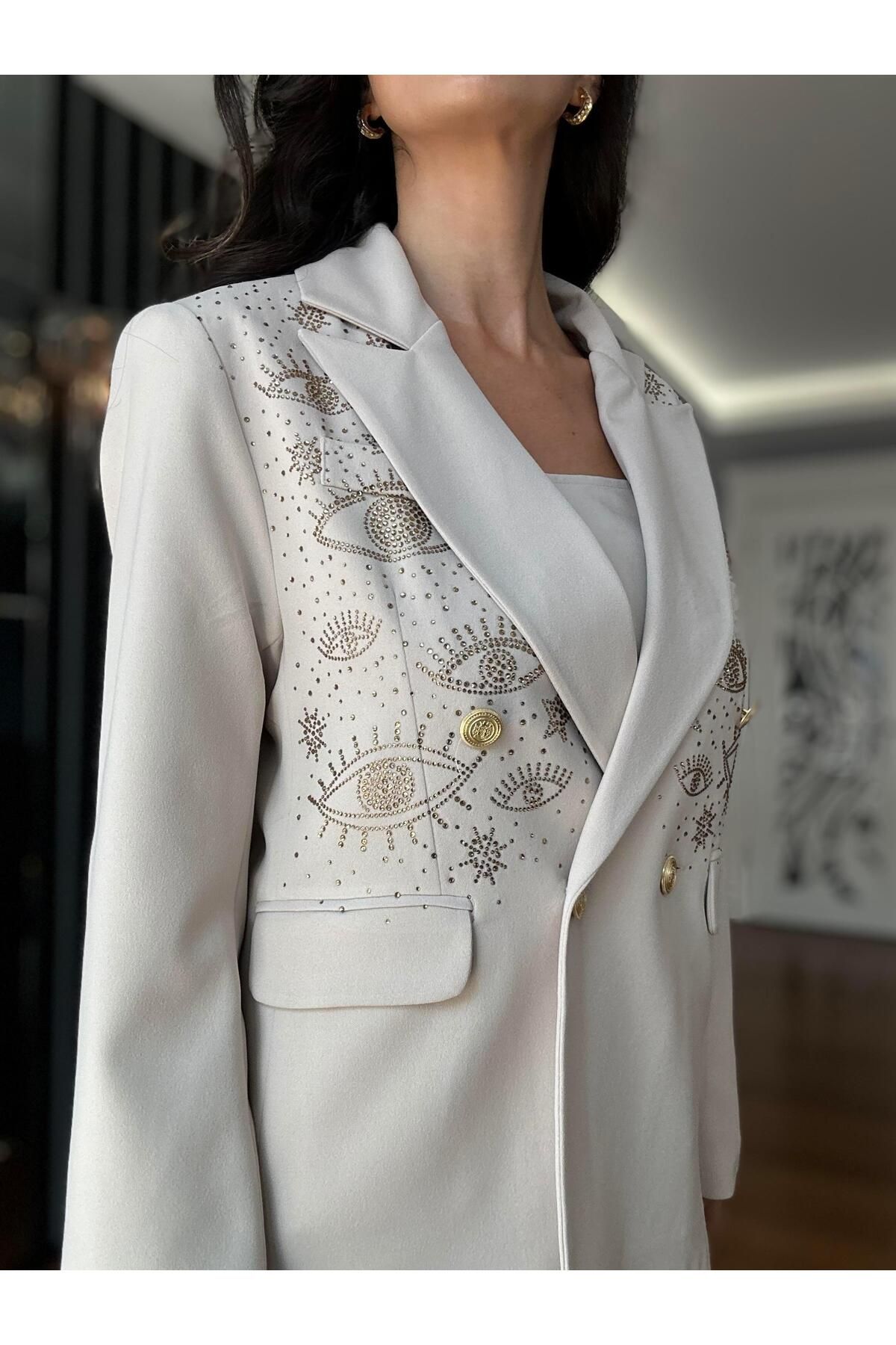 Atelier Derin Bej Parlak Taşlı Göz İşlemeli Ceket