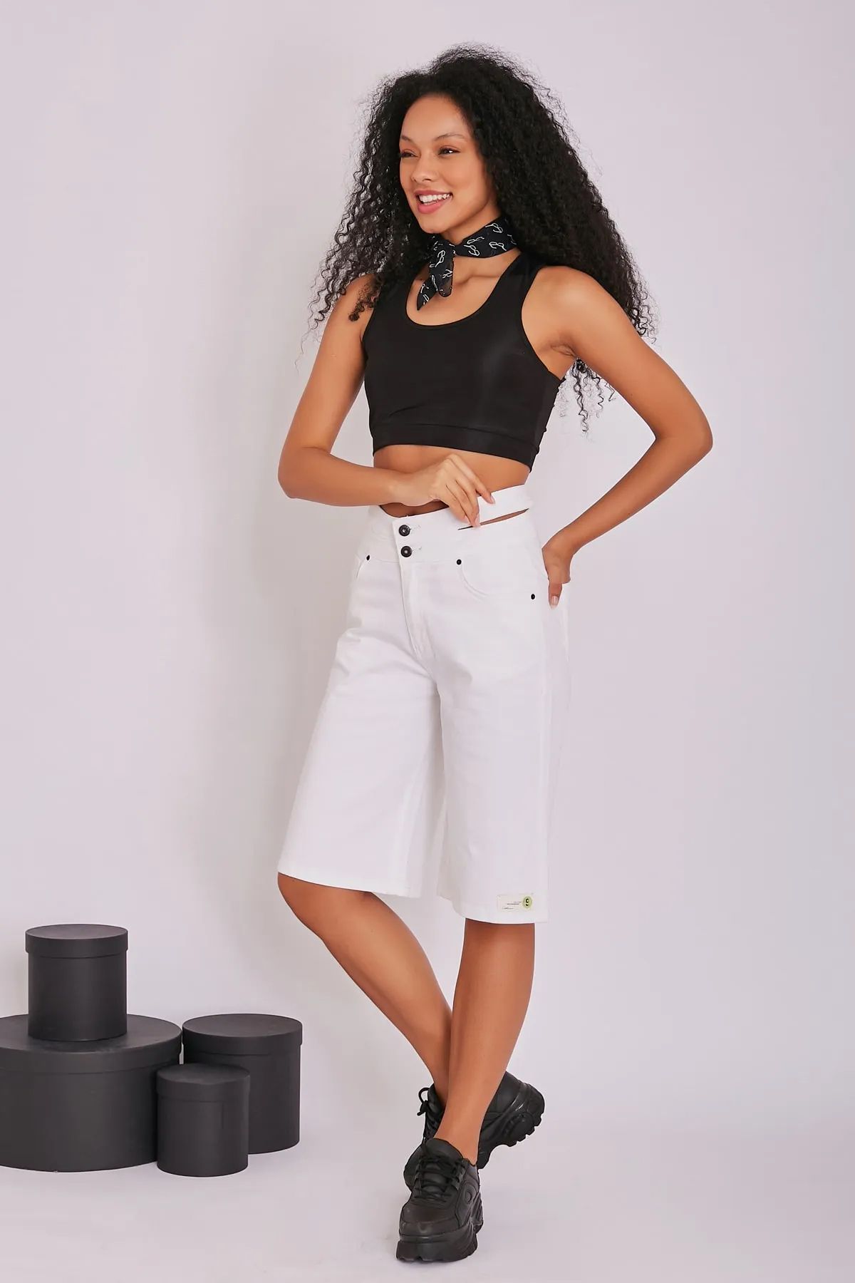 Jijass Jeans Beyaz Bel Detaylı Rahat Kalıp Jean Şort