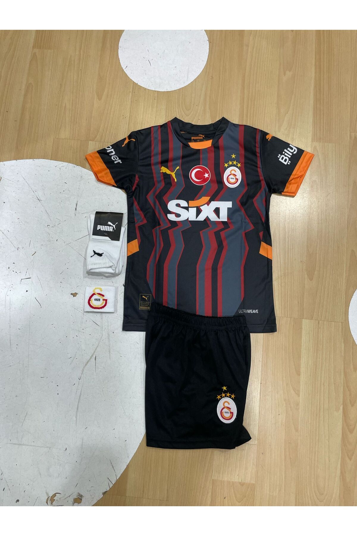 Nevruz 5 Yıldızlı // Galatasar y\ \\ 4'lü Set Arkası Boş Siyah Renk Çocuk Forma Şort Çorap Bileklik