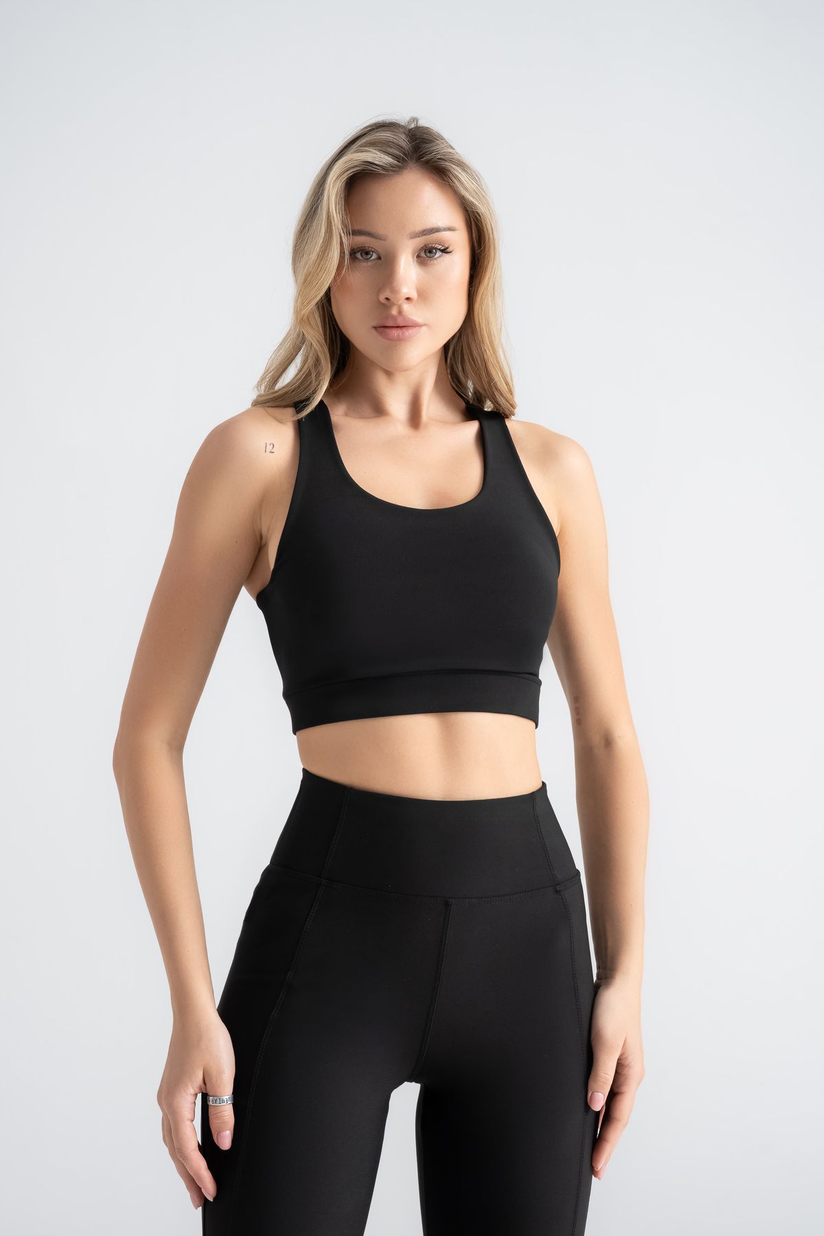 Leggfly Kadın Sporcu Büstiyer Siyah Renk Destekli Push-Up Askılı Slim Fit Crop