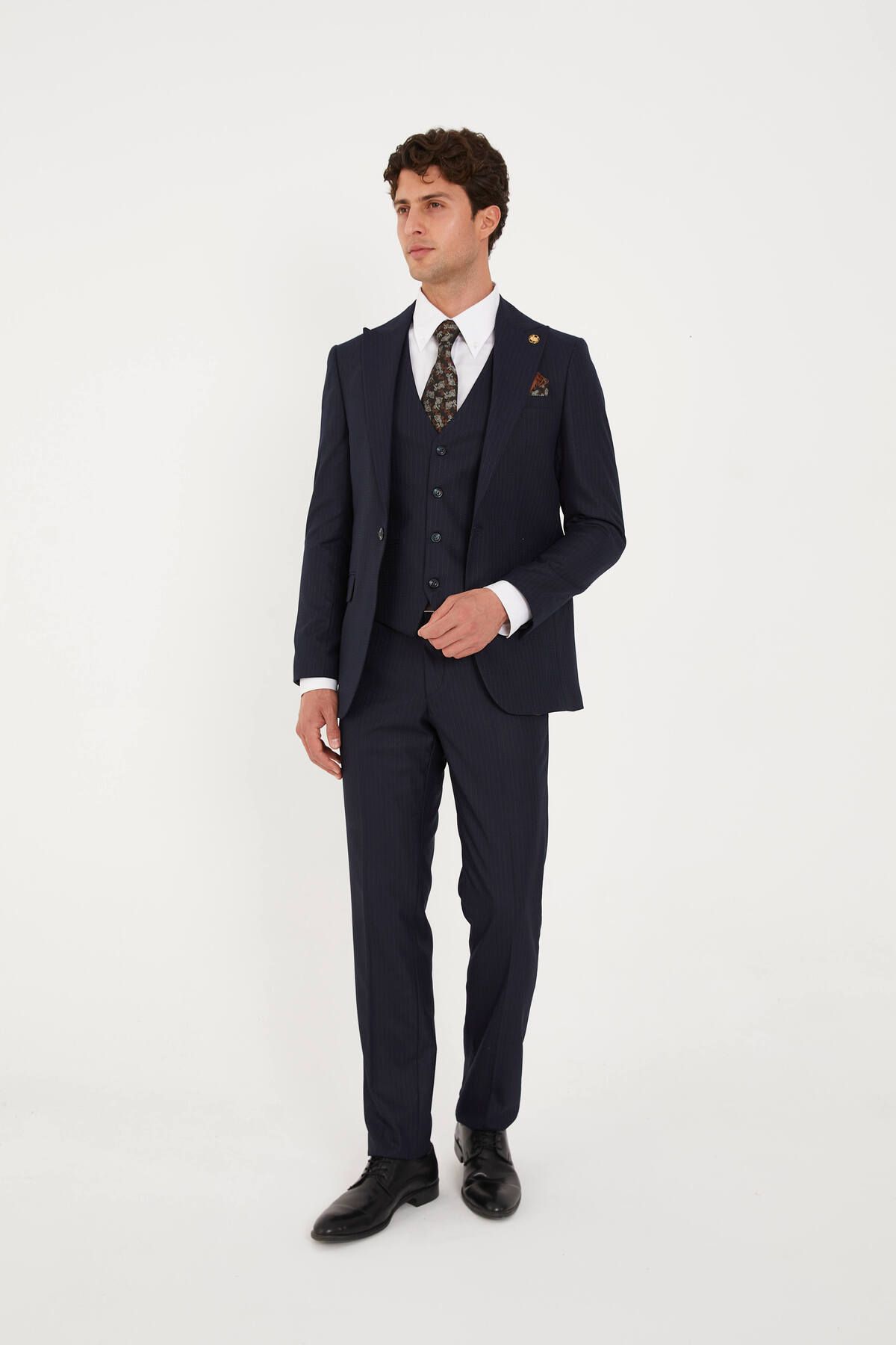 The Tailor Classics Çizgili Çift Yırtmaçlı Yelekli Takım Elbise