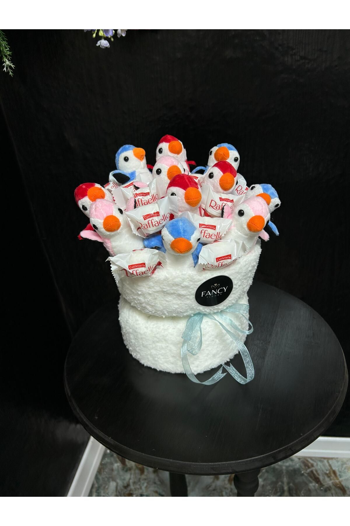 fancyflower Sevimli Penguenler ve Çikolatalı Peluş Buket