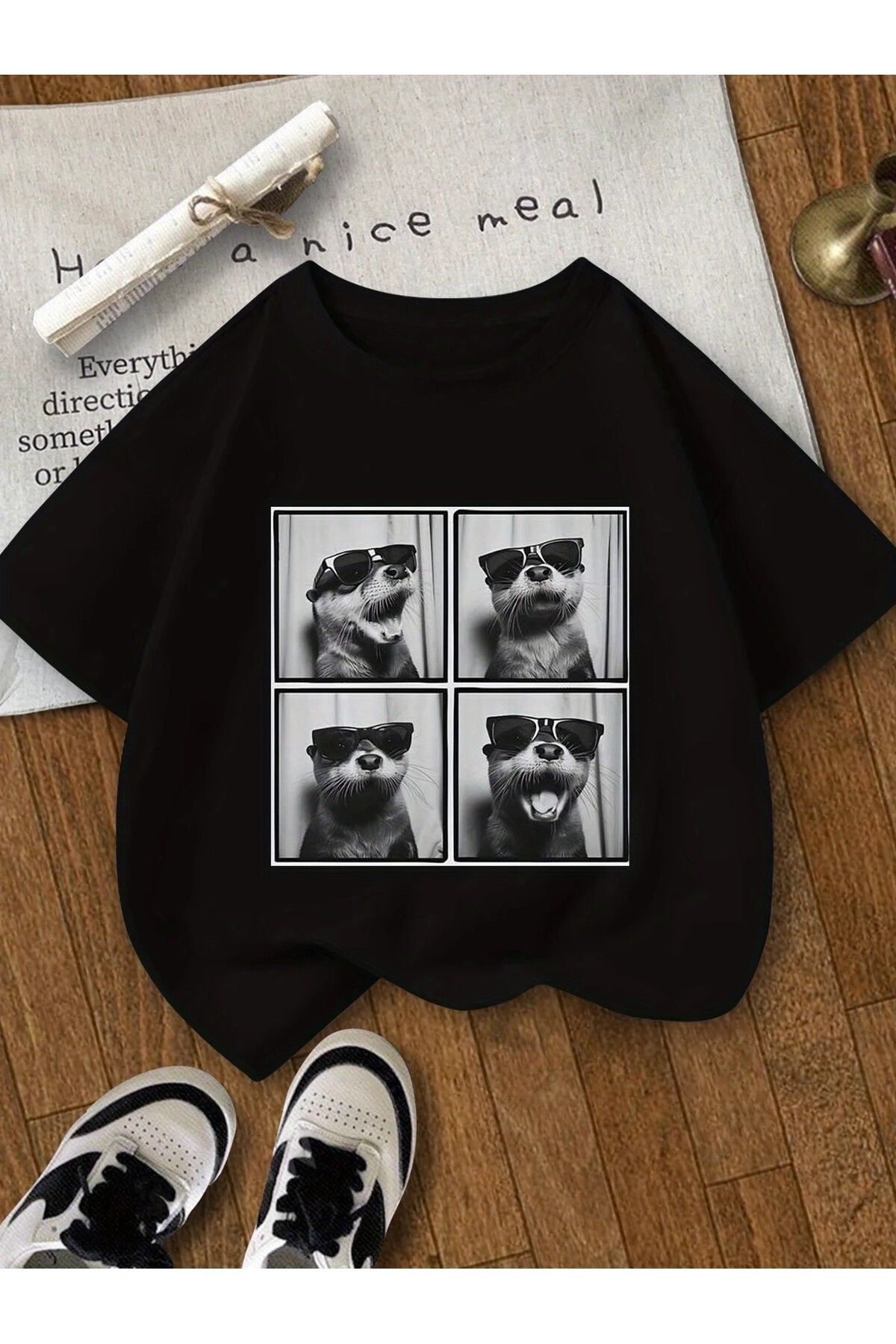 LEIVOR Fok Balığı Poz Baskılı Kadın T-shirt