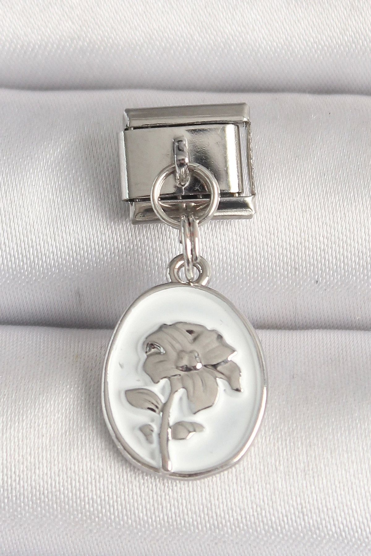 Nemere 316L Çelik Gümüş Renk Çiçek İşlemeli Beyaz Portre Model Nomination Charm - TJ-BC1214