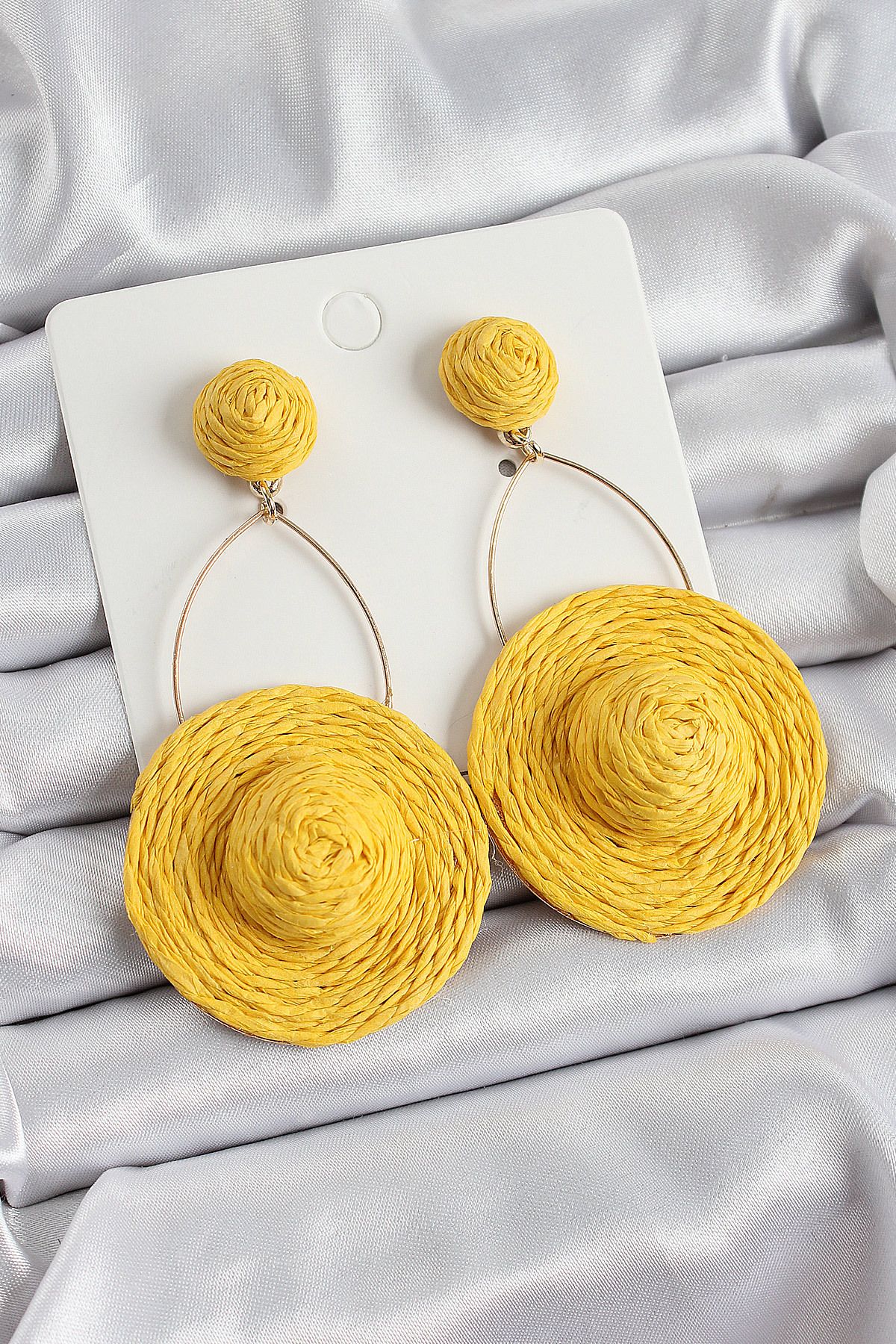 LovelymCo Sarı Şapka Figürlü Hasır Örgü Model Sallantılı Gold Renk Kadın Küpe - Lisinya