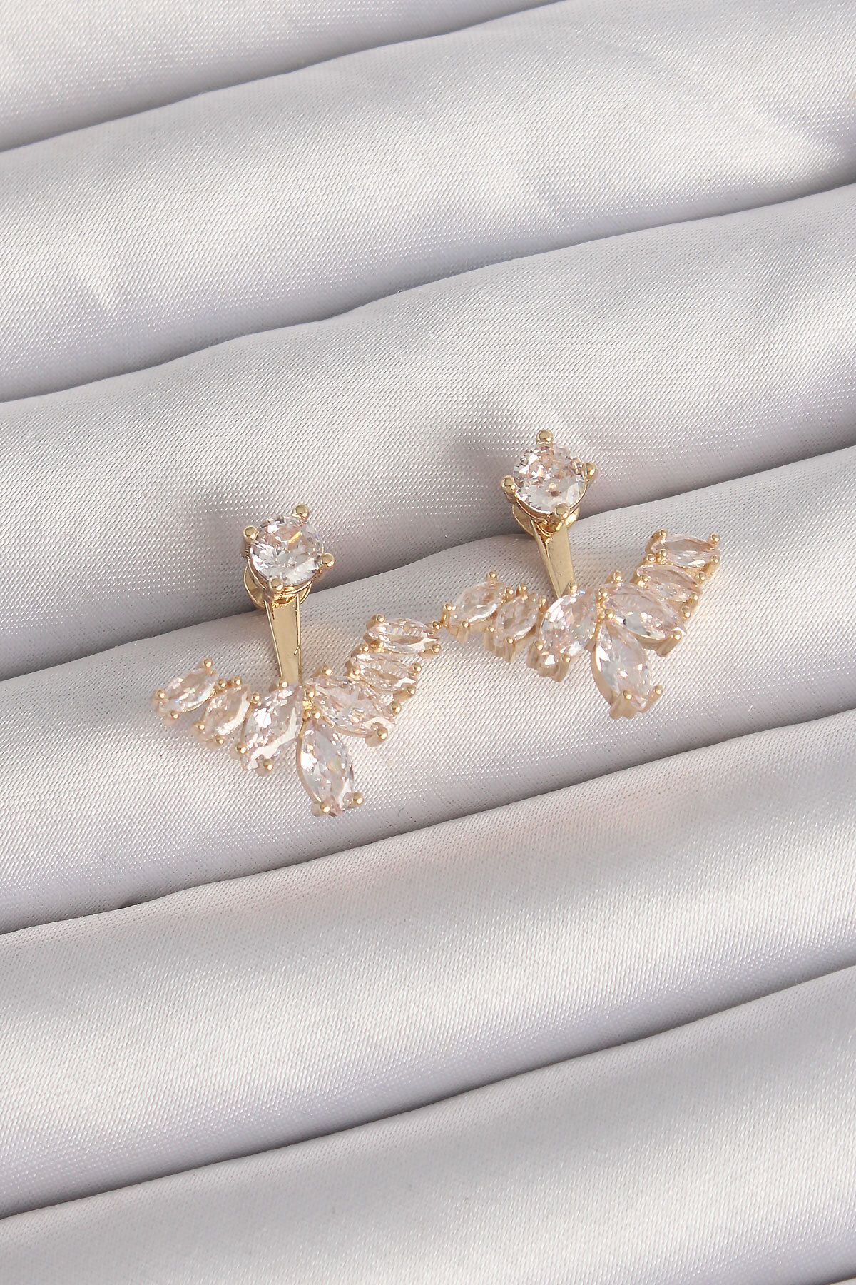 LovelymCo Pirinç Gold Renk Zirkon Taşlı V Model Küpe - Lisinya