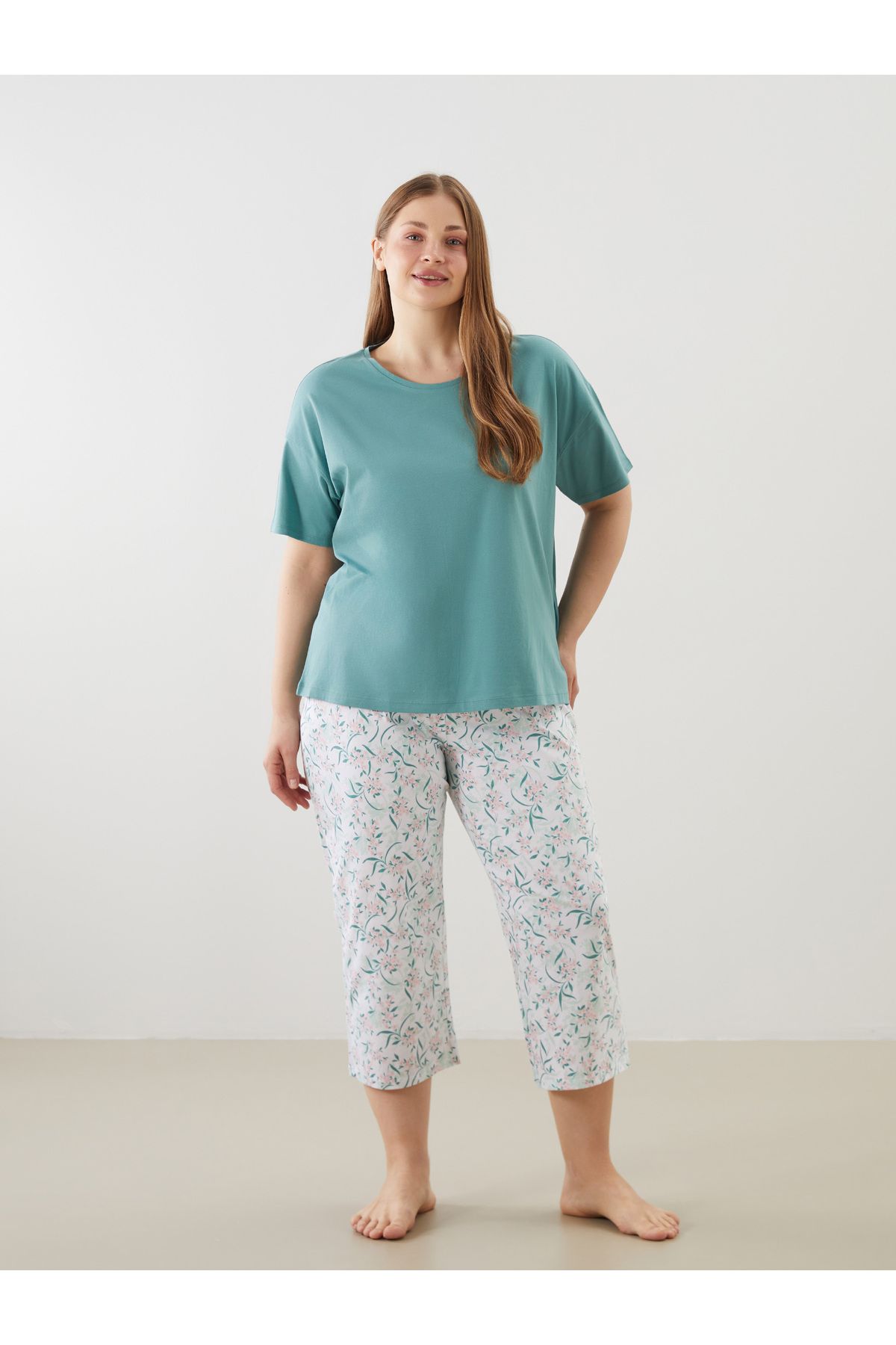 LC Waikiki Büyük Beden Çiçekli Kadın Kaprili Pijama Takımı